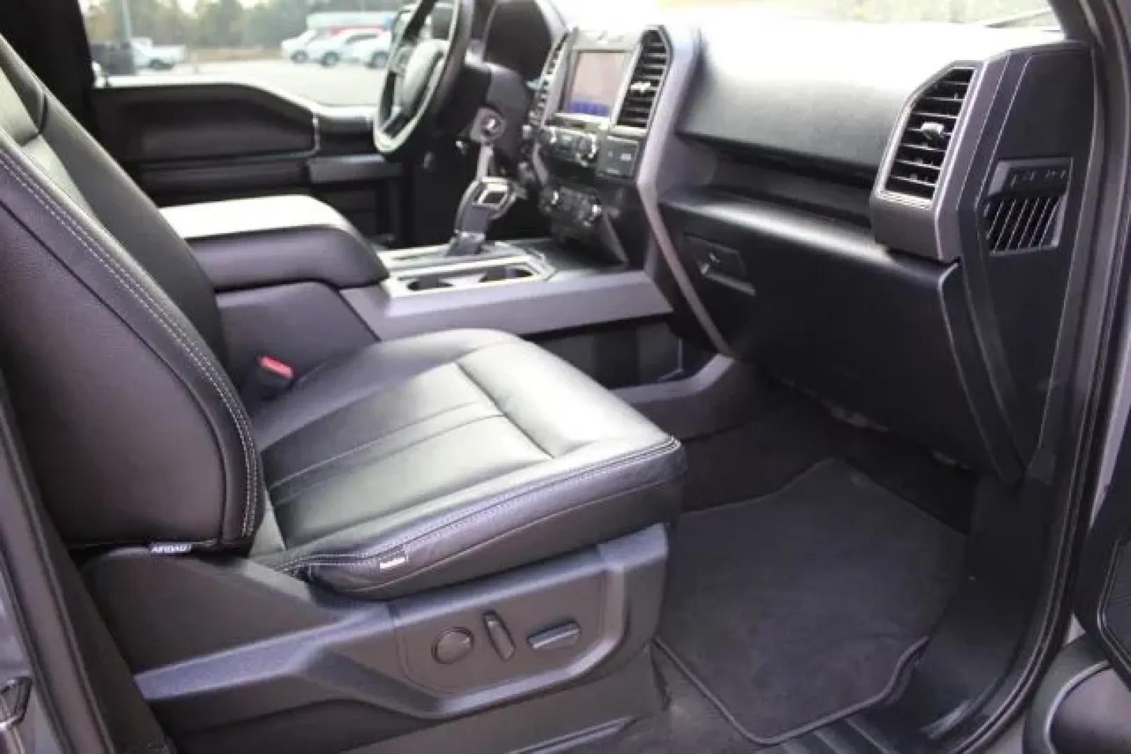 2020 Ford F-150 XLT (1FTEW1C40LF) with an Other engine, located at 9146 Ocean Hwy West, Calabash, NC, 28467, (910) 579-1110, 33.928635, -78.576157 - Are you ready to elevate your adventures? Whether you're navigating the busy streets of Whiteville, NC, or heading out for a weekend road trip with the family, this 2020 Ford F-150 XLT is the perfect companion for those who crave versatility and power in their daily drive. With its robust design and - Photo#8