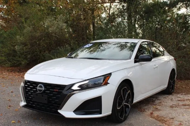 photo of 2024 Nissan Altima SR FWD