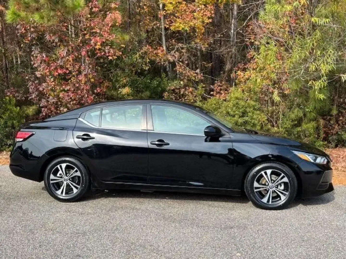 2021 /Charcoal Nissan Sentra SV Xtronic CVT (3N1AB8CV3MY) with an 2L I-4 gasoline direct injection engine, located at 2761 East Hwy 501, Conway, SC, 29526, (843) 331-1151, 33.781528, -78.989883 - **Discover the Perfect Companion for Your Daily Adventures with This 2021 Nissan Sentra SV!**<br /> <br /> Are you on the lookout for a reliable and stylish sedan that's perfect for both your daily commute and weekend getaways? Look no further! This 2021 Nissan Sentra SV, available at Car City - Con - Photo#3