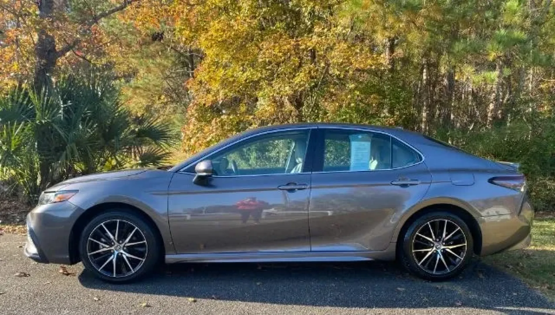 2024 /Ash Toyota Camry SE (4T1T11AK1RU) with an 2.5L I-4 port/direct injection engine, located at 9146 Ocean Hwy West, Calabash, NC, 28467, (910) 579-1110, 33.928635, -78.576157 - ### Discover Your Next Adventure with the 2024 Toyota Camry SE at Car City - Calabash!<br /> <br /> Are you searching for the perfect vehicle that seamlessly fits into your busy lifestyle? Whether you're a commuter tackling long drives on Highway 17, a growing family in need of a safe and reliable r - Photo#1