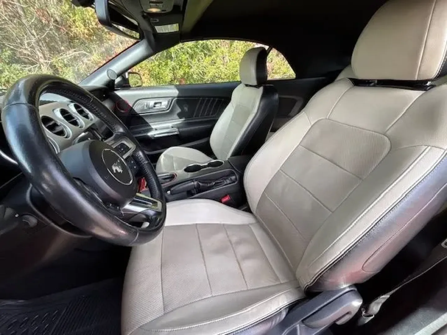 2020 /Ebony Ford Mustang EcoBoost Premium Convertible (1FATP8UH3L5) with an EcoBoost 2.3L I-4 gasoline direct injection engine, located at 2761 East Hwy 501, Conway, SC, 29526, (843) 331-1151, 33.781528, -78.989883 - **Experience the Thrill of the Open Road with the 2020 Ford Mustang EcoBoost Premium Convertible!**<br /> <br /> Are you ready to turn heads and feel the wind in your hair? Whether you're embarking on weekend adventures or simply looking to elevate your daily commute, our stunning 2020 Ford Mustang - Photo#11