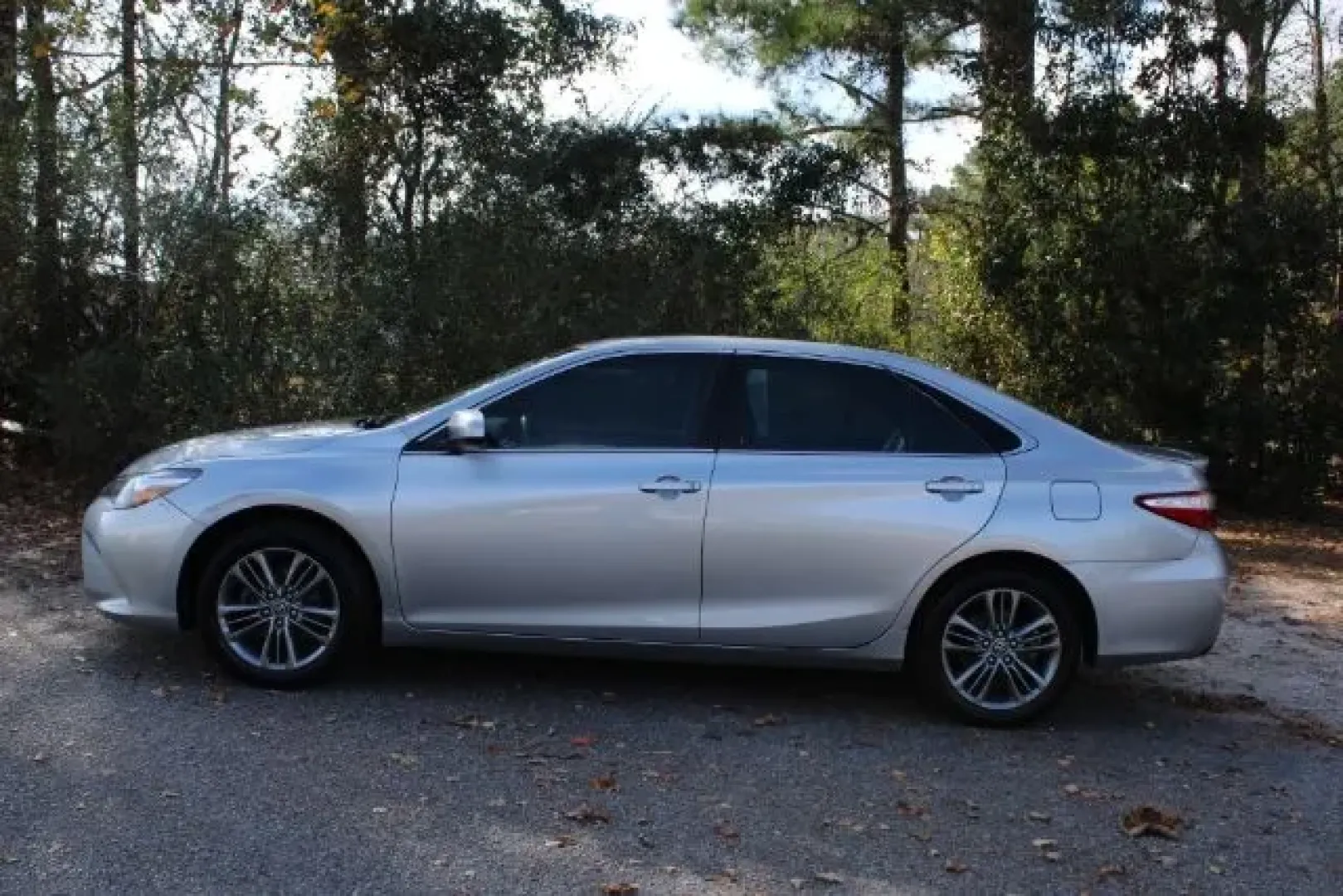 2017 /LIGHT GRAY LEATHERET Toyota Camry SE (4T1BF1FKXHU) with an 2.5L L4 DOHC 16V engine, 6-Speed Automatic transmission, located at 3598 James B White Hwy South, Whiteville, NC, 28472, (910) 642-3196, 34.294846, -78.732613 - Looking for a reliable vehicle that effortlessly fits into your lifestyle? Whether you're commuting to work, running errands around Whiteville, or planning a weekend getaway, the 2017 Toyota Camry SE is an outstanding choice for anyone seeking the perfect blend of comfort, efficiency, and style. Ava - Photo#4