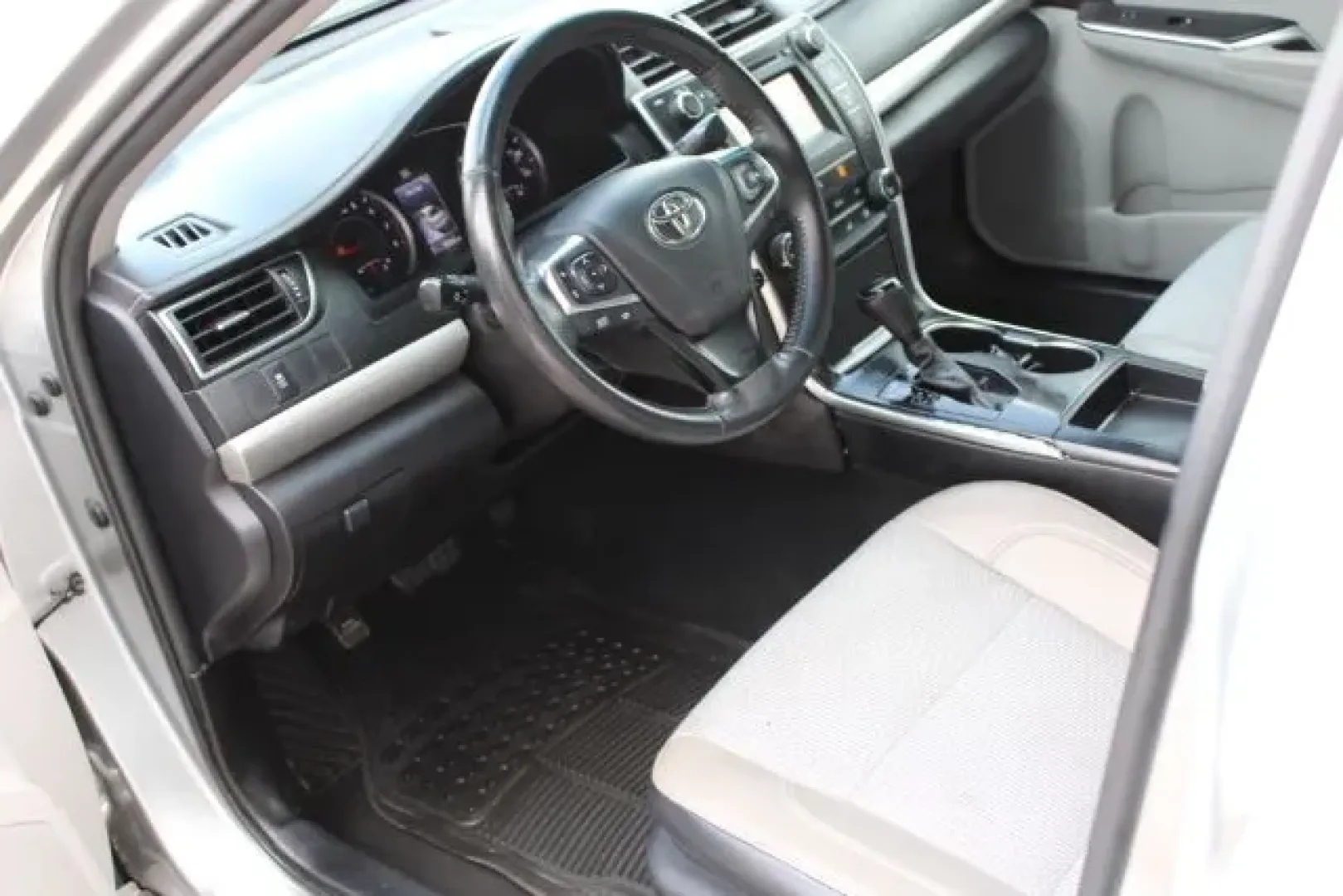 2017 /LIGHT GRAY LEATHERET Toyota Camry SE (4T1BF1FKXHU) with an 2.5L L4 DOHC 16V engine, 6-Speed Automatic transmission, located at 3598 James B White Hwy South, Whiteville, NC, 28472, (910) 642-3196, 34.294846, -78.732613 - Looking for a reliable vehicle that effortlessly fits into your lifestyle? Whether you're commuting to work, running errands around Whiteville, or planning a weekend getaway, the 2017 Toyota Camry SE is an outstanding choice for anyone seeking the perfect blend of comfort, efficiency, and style. Ava - Photo#7