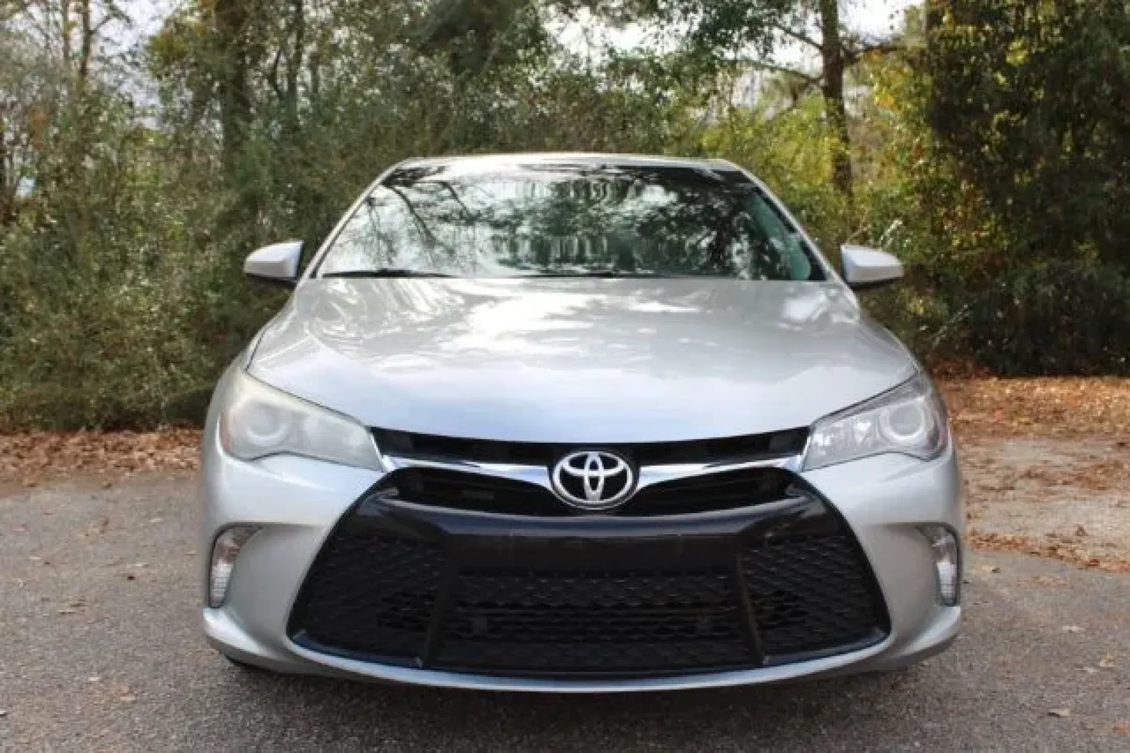 2017 /LIGHT GRAY LEATHERET Toyota Camry SE (4T1BF1FKXHU) with an 2.5L L4 DOHC 16V engine, 6-Speed Automatic transmission, located at 2761 East Hwy 501, Conway, SC, 29526, (843) 331-1151, 33.781528, -78.989883 - Looking for a reliable vehicle that effortlessly fits into your lifestyle? Whether you're commuting to work, running errands around Whiteville, or planning a weekend getaway, the 2017 Toyota Camry SE is an outstanding choice for anyone seeking the perfect blend of comfort, efficiency, and style. Ava - Photo#1
