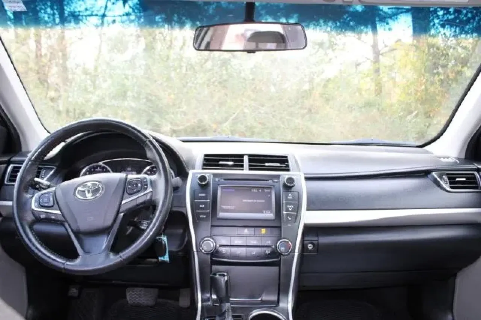 2017 /LIGHT GRAY LEATHERET Toyota Camry SE (4T1BF1FKXHU) with an 2.5L L4 DOHC 16V engine, 6-Speed Automatic transmission, located at 2761 East Hwy 501, Conway, SC, 29526, (843) 331-1151, 33.781528, -78.989883 - Looking for a reliable vehicle that effortlessly fits into your lifestyle? Whether you're commuting to work, running errands around Whiteville, or planning a weekend getaway, the 2017 Toyota Camry SE is an outstanding choice for anyone seeking the perfect blend of comfort, efficiency, and style. Ava - Photo#10