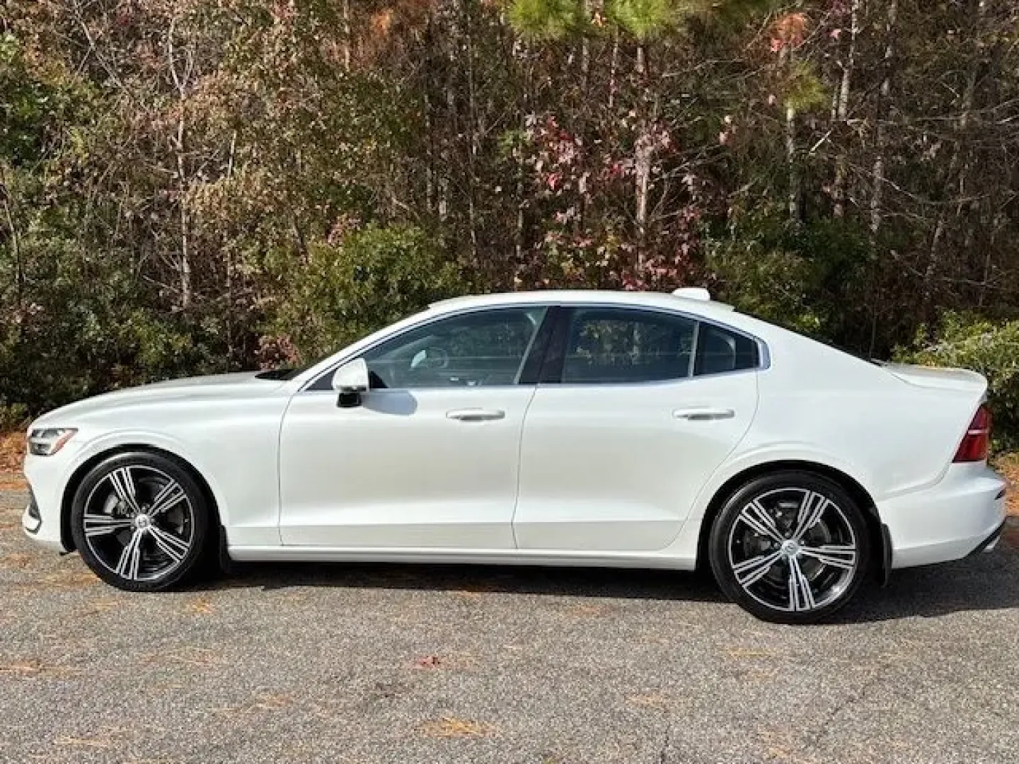 2019 /Amber Volvo S60 T6 Inscription (7JRA22TL8KG) with an Drive-E 2L I-4 gasoline direct injection engine, located at 2761 East Hwy 501, Conway, SC, 29526, (843) 331-1151, 33.781528, -78.989883 - **Elevate Your Daily Drive with the 2019 Volvo S60 T6 Inscription at Car City - Conway!**<br /> <br /> Imagine gliding through the streets of Conway, SC, in a luxurious 2019 Volvo S60 T6 Inscription, an ideal companion for both your daily commute and weekend getaways. With its elegant design and sop - Photo#2