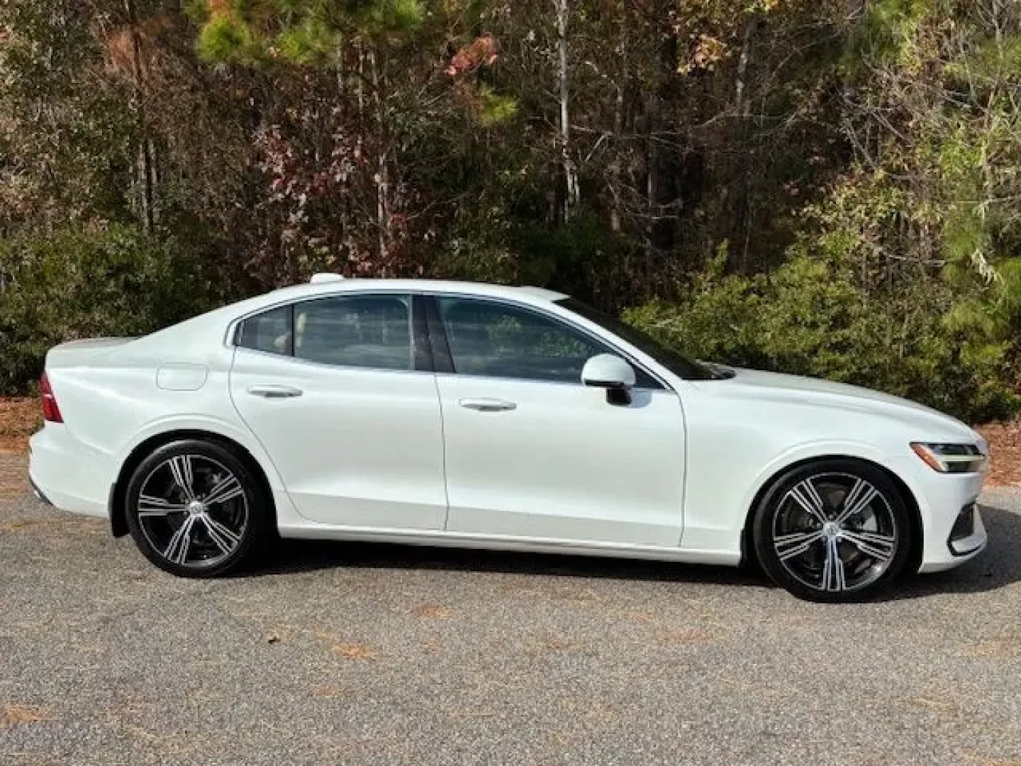 2019 /Amber Volvo S60 T6 Inscription (7JRA22TL8KG) with an Drive-E 2L I-4 gasoline direct injection engine, located at 2761 East Hwy 501, Conway, SC, 29526, (843) 331-1151, 33.781528, -78.989883 - **Elevate Your Daily Drive with the 2019 Volvo S60 T6 Inscription at Car City - Conway!**<br /> <br /> Imagine gliding through the streets of Conway, SC, in a luxurious 2019 Volvo S60 T6 Inscription, an ideal companion for both your daily commute and weekend getaways. With its elegant design and sop - Photo#3