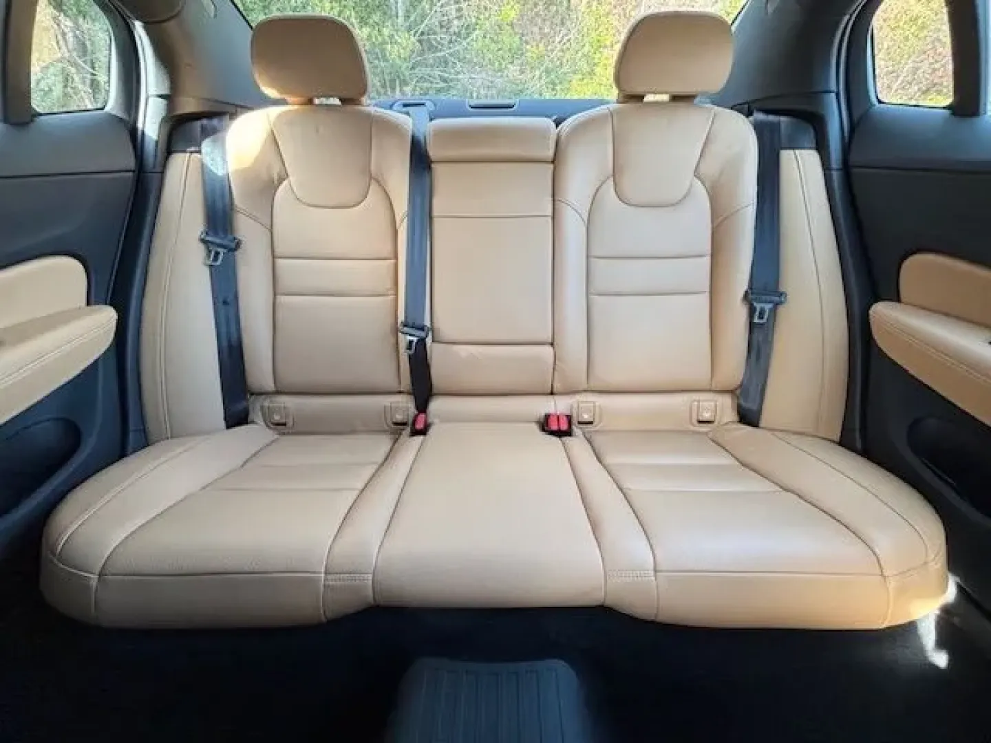 2019 /Amber Volvo S60 T6 Inscription (7JRA22TL8KG) with an Drive-E 2L I-4 gasoline direct injection engine, located at 2761 East Hwy 501, Conway, SC, 29526, (843) 331-1151, 33.781528, -78.989883 - **Elevate Your Daily Drive with the 2019 Volvo S60 T6 Inscription at Car City - Conway!**<br /> <br /> Imagine gliding through the streets of Conway, SC, in a luxurious 2019 Volvo S60 T6 Inscription, an ideal companion for both your daily commute and weekend getaways. With its elegant design and sop - Photo#13