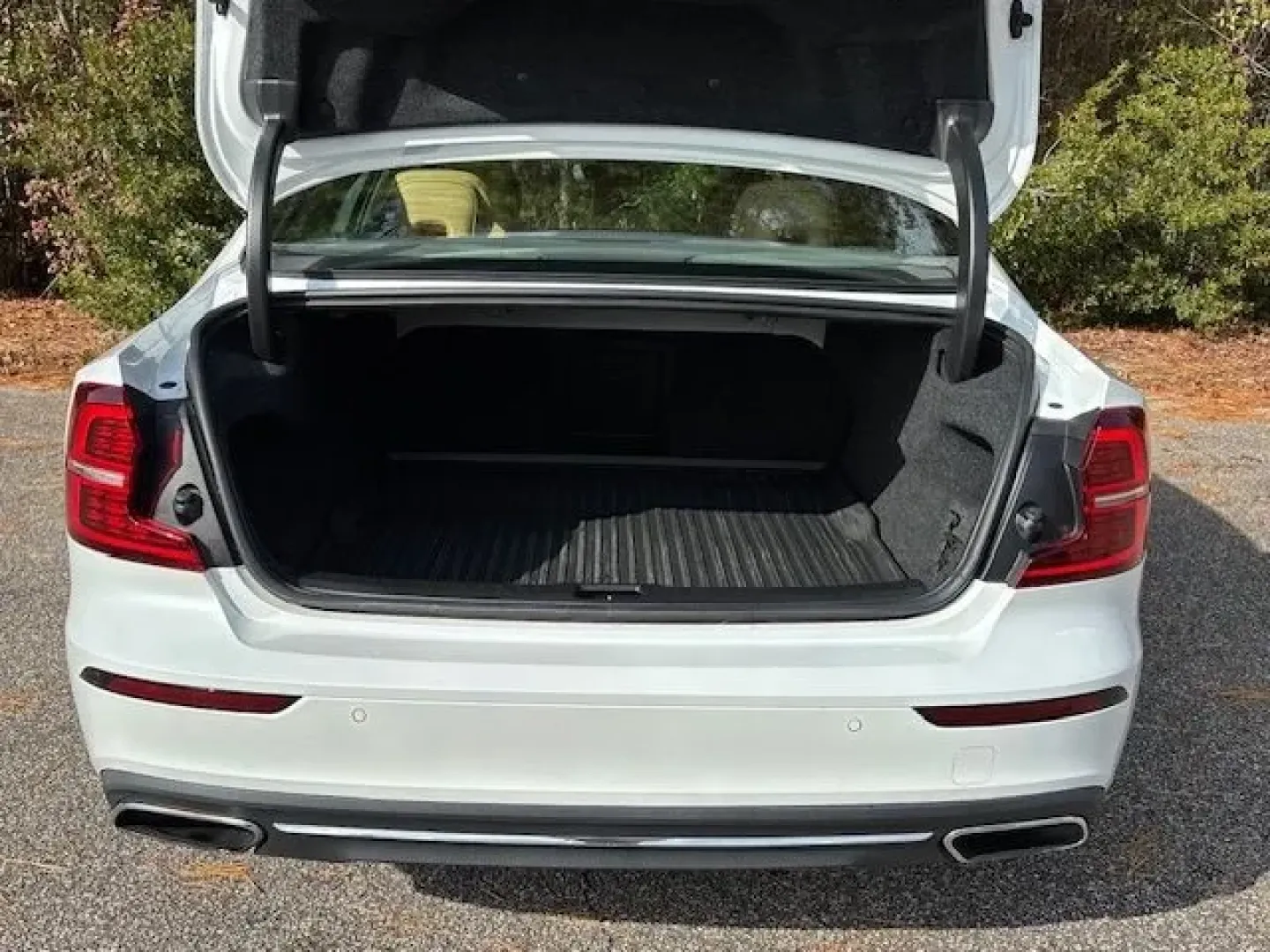 2019 /Amber Volvo S60 T6 Inscription (7JRA22TL8KG) with an Drive-E 2L I-4 gasoline direct injection engine, located at 2761 East Hwy 501, Conway, SC, 29526, (843) 331-1151, 33.781528, -78.989883 - **Elevate Your Daily Drive with the 2019 Volvo S60 T6 Inscription at Car City - Conway!**<br /> <br /> Imagine gliding through the streets of Conway, SC, in a luxurious 2019 Volvo S60 T6 Inscription, an ideal companion for both your daily commute and weekend getaways. With its elegant design and sop - Photo#14