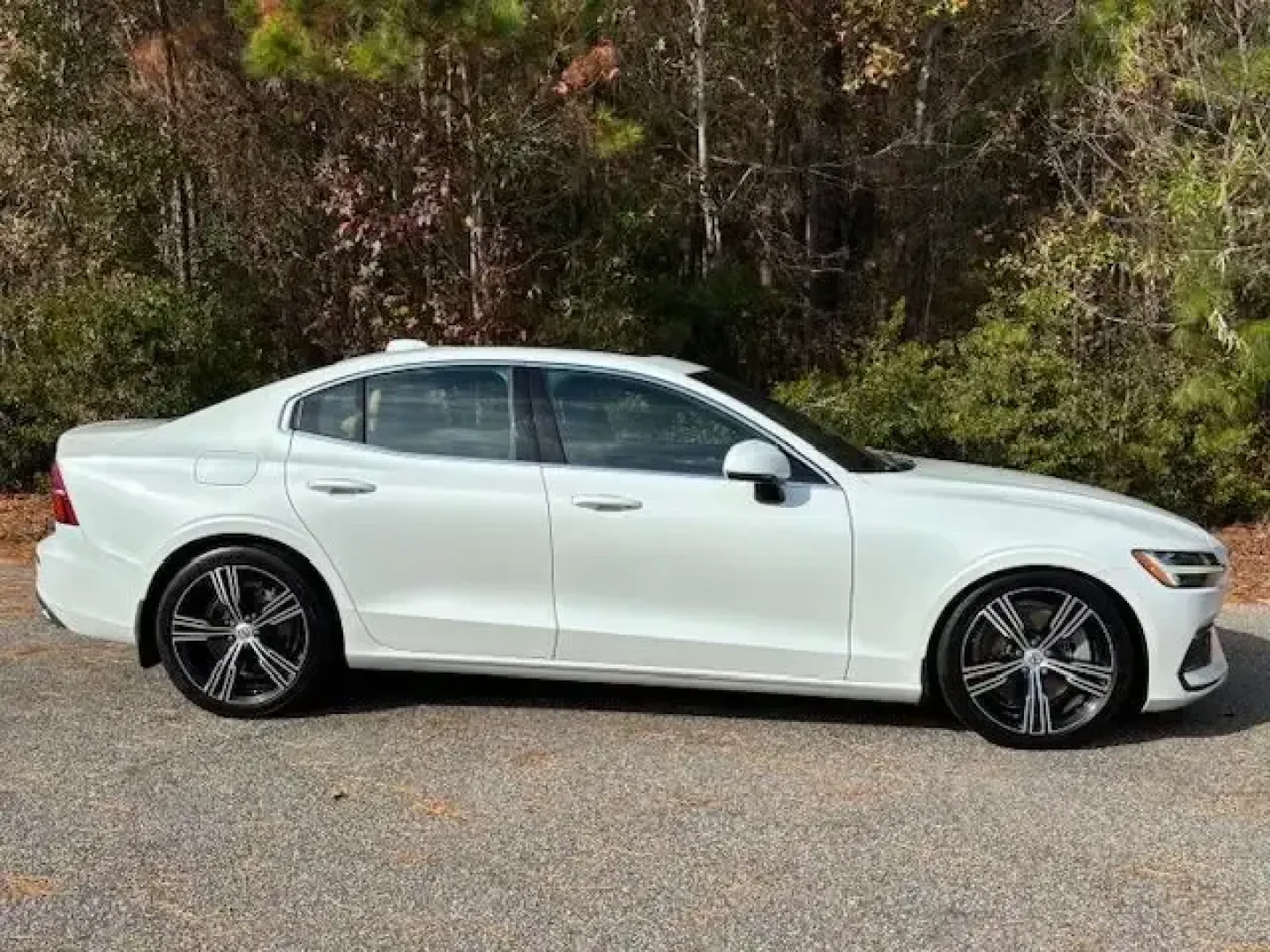 2019 /Amber Volvo S60 T6 Inscription (7JRA22TL8KG) with an Drive-E 2L I-4 gasoline direct injection engine, 8A transmission, located at 2761 East Hwy 501, Conway, SC, 29526, (843) 331-1151, 33.781528, -78.989883 - **Elevate Your Daily Drive with the 2019 Volvo S60 T6 Inscription at Car City - Conway!**<br /> <br /> Imagine gliding through the streets of Conway, SC, in a luxurious 2019 Volvo S60 T6 Inscription, an ideal companion for both your daily commute and weekend getaways. With its elegant design and sop - Photo#3