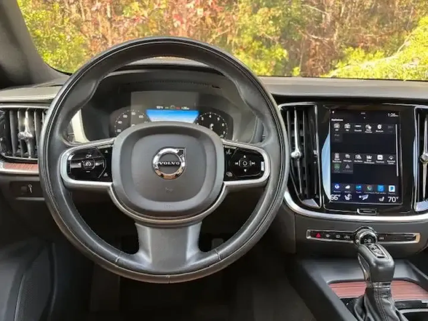 2019 /Amber Volvo S60 T6 Inscription (7JRA22TL8KG) with an Drive-E 2L I-4 gasoline direct injection engine, 8A transmission, located at 2761 East Hwy 501, Conway, SC, 29526, (843) 331-1151, 33.781528, -78.989883 - **Elevate Your Daily Drive with the 2019 Volvo S60 T6 Inscription at Car City - Conway!**<br /> <br /> Imagine gliding through the streets of Conway, SC, in a luxurious 2019 Volvo S60 T6 Inscription, an ideal companion for both your daily commute and weekend getaways. With its elegant design and sop - Photo#7