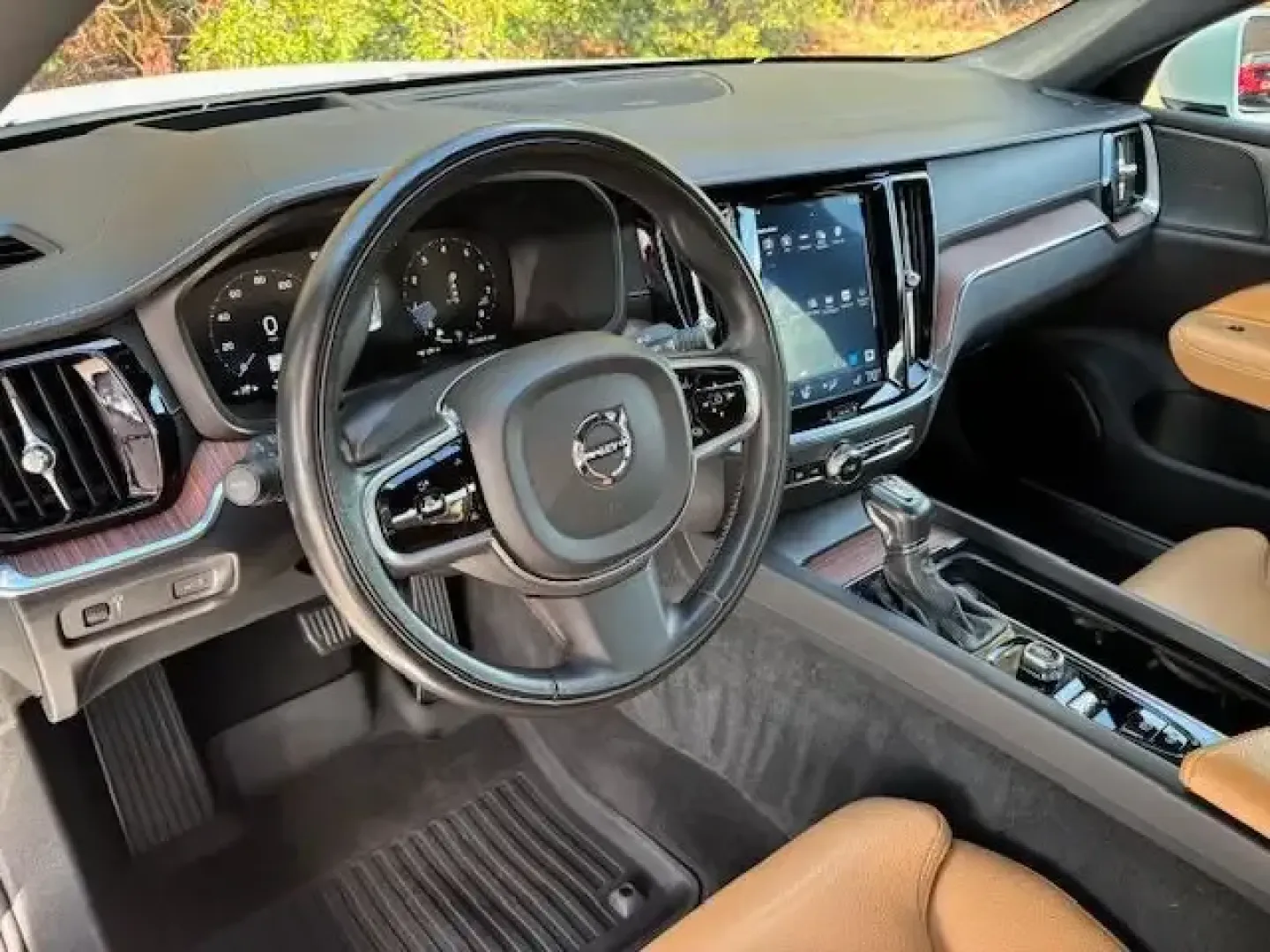 2019 /Amber Volvo S60 T6 Inscription (7JRA22TL8KG) with an Drive-E 2L I-4 gasoline direct injection engine, 8A transmission, located at 2761 East Hwy 501, Conway, SC, 29526, (843) 331-1151, 33.781528, -78.989883 - **Elevate Your Daily Drive with the 2019 Volvo S60 T6 Inscription at Car City - Conway!**<br /> <br /> Imagine gliding through the streets of Conway, SC, in a luxurious 2019 Volvo S60 T6 Inscription, an ideal companion for both your daily commute and weekend getaways. With its elegant design and sop - Photo#10