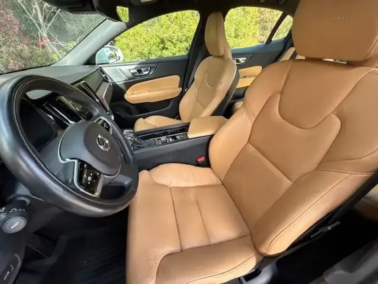 2019 /Amber Volvo S60 T6 Inscription (7JRA22TL8KG) with an Drive-E 2L I-4 gasoline direct injection engine, 8A transmission, located at 2761 East Hwy 501, Conway, SC, 29526, (843) 331-1151, 33.781528, -78.989883 - **Elevate Your Daily Drive with the 2019 Volvo S60 T6 Inscription at Car City - Conway!**<br /> <br /> Imagine gliding through the streets of Conway, SC, in a luxurious 2019 Volvo S60 T6 Inscription, an ideal companion for both your daily commute and weekend getaways. With its elegant design and sop - Photo#11