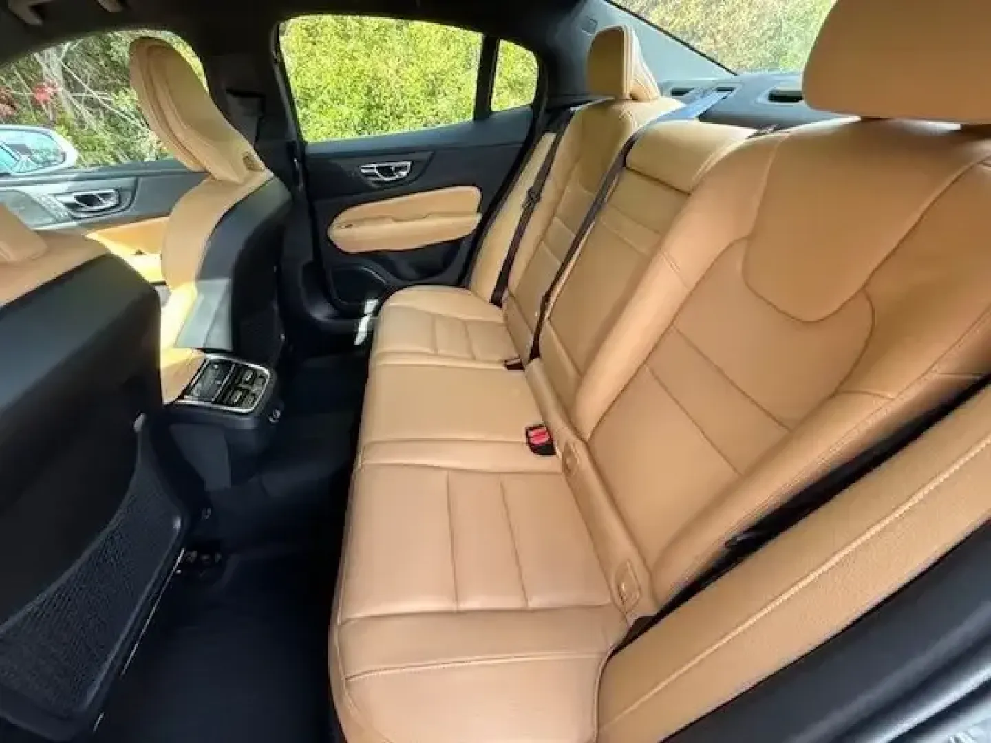 2019 /Amber Volvo S60 T6 Inscription (7JRA22TL8KG) with an Drive-E 2L I-4 gasoline direct injection engine, 8A transmission, located at 2761 East Hwy 501, Conway, SC, 29526, (843) 331-1151, 33.781528, -78.989883 - **Elevate Your Daily Drive with the 2019 Volvo S60 T6 Inscription at Car City - Conway!**<br /> <br /> Imagine gliding through the streets of Conway, SC, in a luxurious 2019 Volvo S60 T6 Inscription, an ideal companion for both your daily commute and weekend getaways. With its elegant design and sop - Photo#12