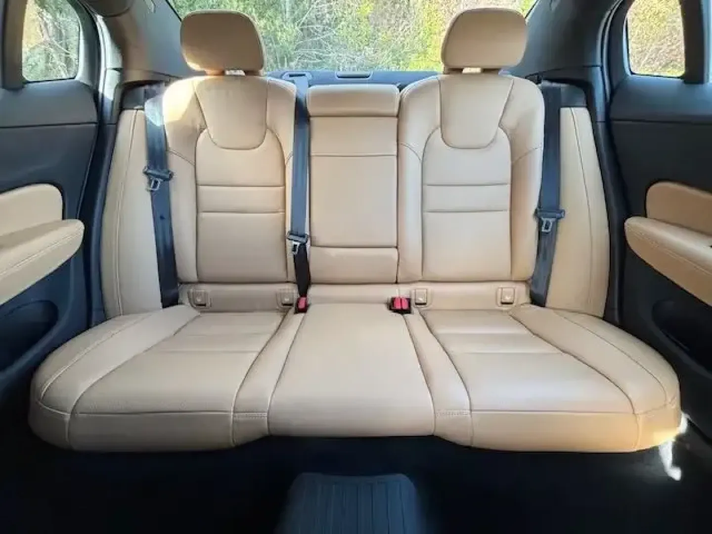 2019 /Amber Volvo S60 T6 Inscription (7JRA22TL8KG) with an Drive-E 2L I-4 gasoline direct injection engine, 8A transmission, located at 2761 East Hwy 501, Conway, SC, 29526, (843) 331-1151, 33.781528, -78.989883 - **Elevate Your Daily Drive with the 2019 Volvo S60 T6 Inscription at Car City - Conway!**<br /> <br /> Imagine gliding through the streets of Conway, SC, in a luxurious 2019 Volvo S60 T6 Inscription, an ideal companion for both your daily commute and weekend getaways. With its elegant design and sop - Photo#13