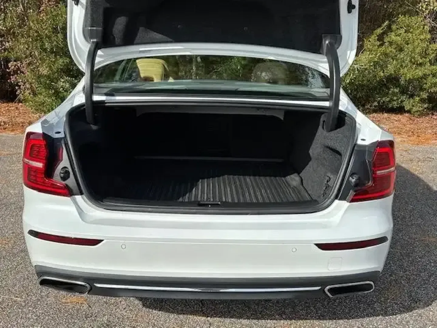 2019 /Amber Volvo S60 T6 Inscription (7JRA22TL8KG) with an Drive-E 2L I-4 gasoline direct injection engine, 8A transmission, located at 2761 East Hwy 501, Conway, SC, 29526, (843) 331-1151, 33.781528, -78.989883 - **Elevate Your Daily Drive with the 2019 Volvo S60 T6 Inscription at Car City - Conway!**<br /> <br /> Imagine gliding through the streets of Conway, SC, in a luxurious 2019 Volvo S60 T6 Inscription, an ideal companion for both your daily commute and weekend getaways. With its elegant design and sop - Photo#14