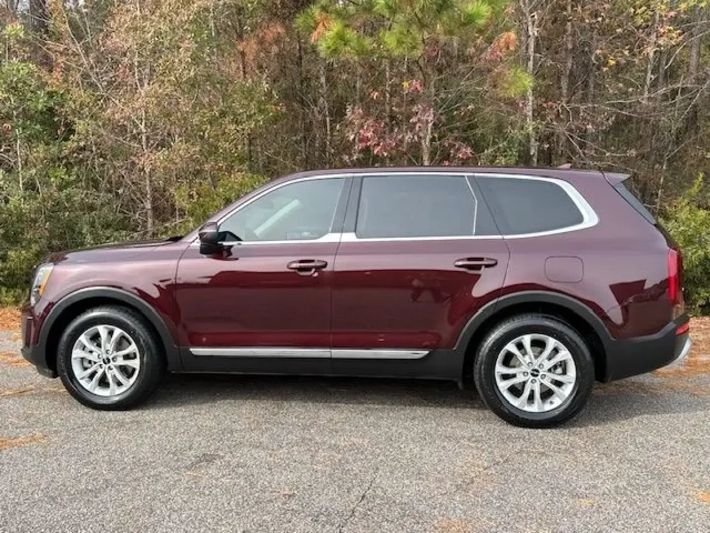 2022 /Black Kia Telluride LX (5XYP2DHC0NG) with an LAMBDA II 3.8L V-6 gasoline direct injection engine, located at 2761 East Hwy 501, Conway, SC, 29526, (843) 331-1151, 33.781528, -78.989883 - **Experience Unmatched Adventure with the 2022 Kia Telluride LX Your Next Family SUV Awaits!**<br /> <br /> Are you ready to elevate your weekends and family outings? The 2022 Kia Telluride LX is designed for those who crave adventure without sacrificing comfort and safety. Perfect for growing fami - Photo#2