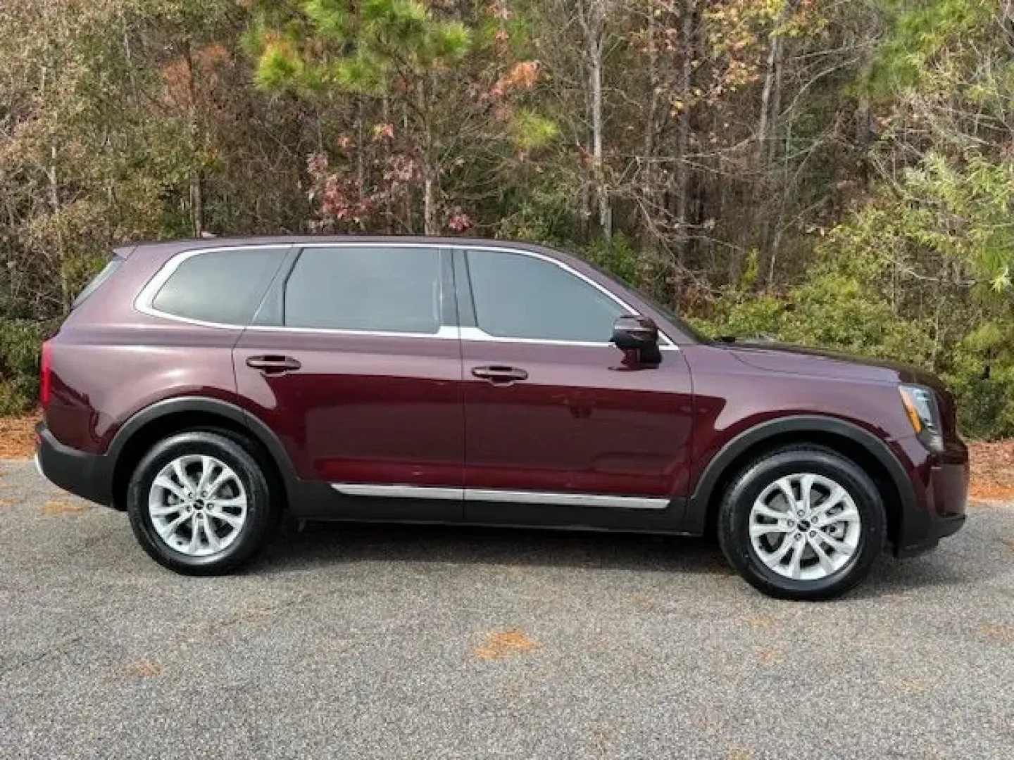 2022 /Black Kia Telluride LX (5XYP2DHC0NG) with an LAMBDA II 3.8L V-6 gasoline direct injection engine, located at 2761 East Hwy 501, Conway, SC, 29526, (843) 331-1151, 33.781528, -78.989883 - **Experience Unmatched Adventure with the 2022 Kia Telluride LX Your Next Family SUV Awaits!**<br /> <br /> Are you ready to elevate your weekends and family outings? The 2022 Kia Telluride LX is designed for those who crave adventure without sacrificing comfort and safety. Perfect for growing fami - Photo#3