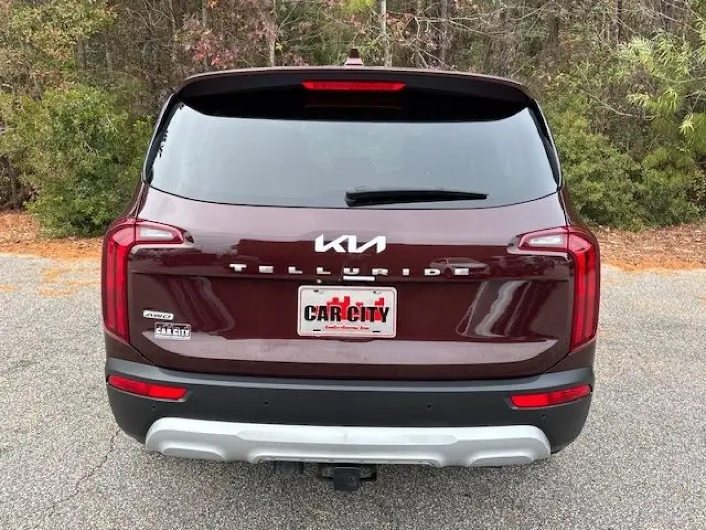 2022 /Black Kia Telluride LX (5XYP2DHC0NG) with an LAMBDA II 3.8L V-6 gasoline direct injection engine, located at 2761 East Hwy 501, Conway, SC, 29526, (843) 331-1151, 33.781528, -78.989883 - **Experience Unmatched Adventure with the 2022 Kia Telluride LX Your Next Family SUV Awaits!**<br /> <br /> Are you ready to elevate your weekends and family outings? The 2022 Kia Telluride LX is designed for those who crave adventure without sacrificing comfort and safety. Perfect for growing fami - Photo#5