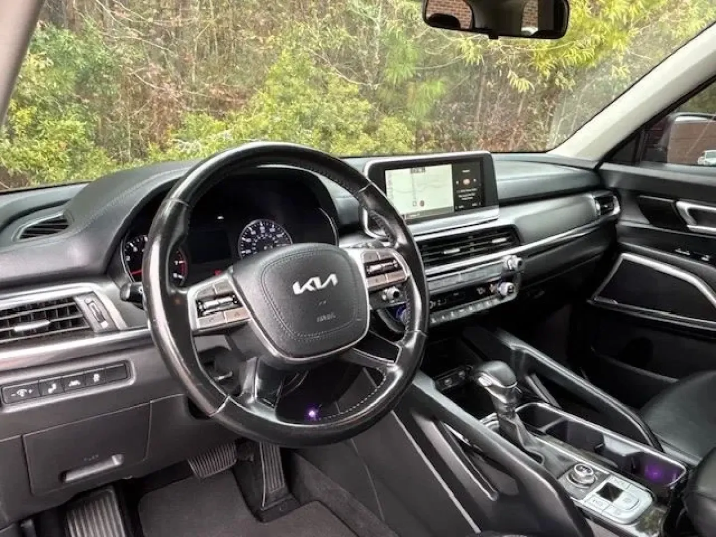 2022 /Black Kia Telluride LX (5XYP2DHC0NG) with an LAMBDA II 3.8L V-6 gasoline direct injection engine, located at 2761 East Hwy 501, Conway, SC, 29526, (843) 331-1151, 33.781528, -78.989883 - **Experience Unmatched Adventure with the 2022 Kia Telluride LX Your Next Family SUV Awaits!**<br /> <br /> Are you ready to elevate your weekends and family outings? The 2022 Kia Telluride LX is designed for those who crave adventure without sacrificing comfort and safety. Perfect for growing fami - Photo#9