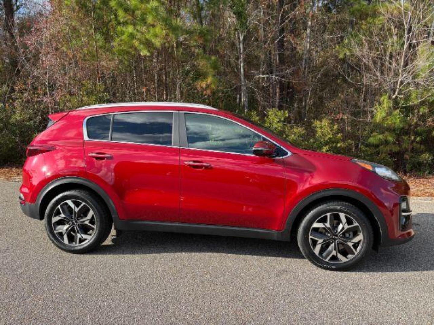 2021 /Gray, leather Kia Sportage EX FWD (KNDPN3AC8M7) with an 2.4L V6 DOHC 24V engine, 6-Speed Automatic transmission, located at 2761 East Hwy 501, Conway, SC, 29526, (843) 331-1151, 33.781528, -78.989883 - 2021 Kia Sportage EX FWD - Photo#2