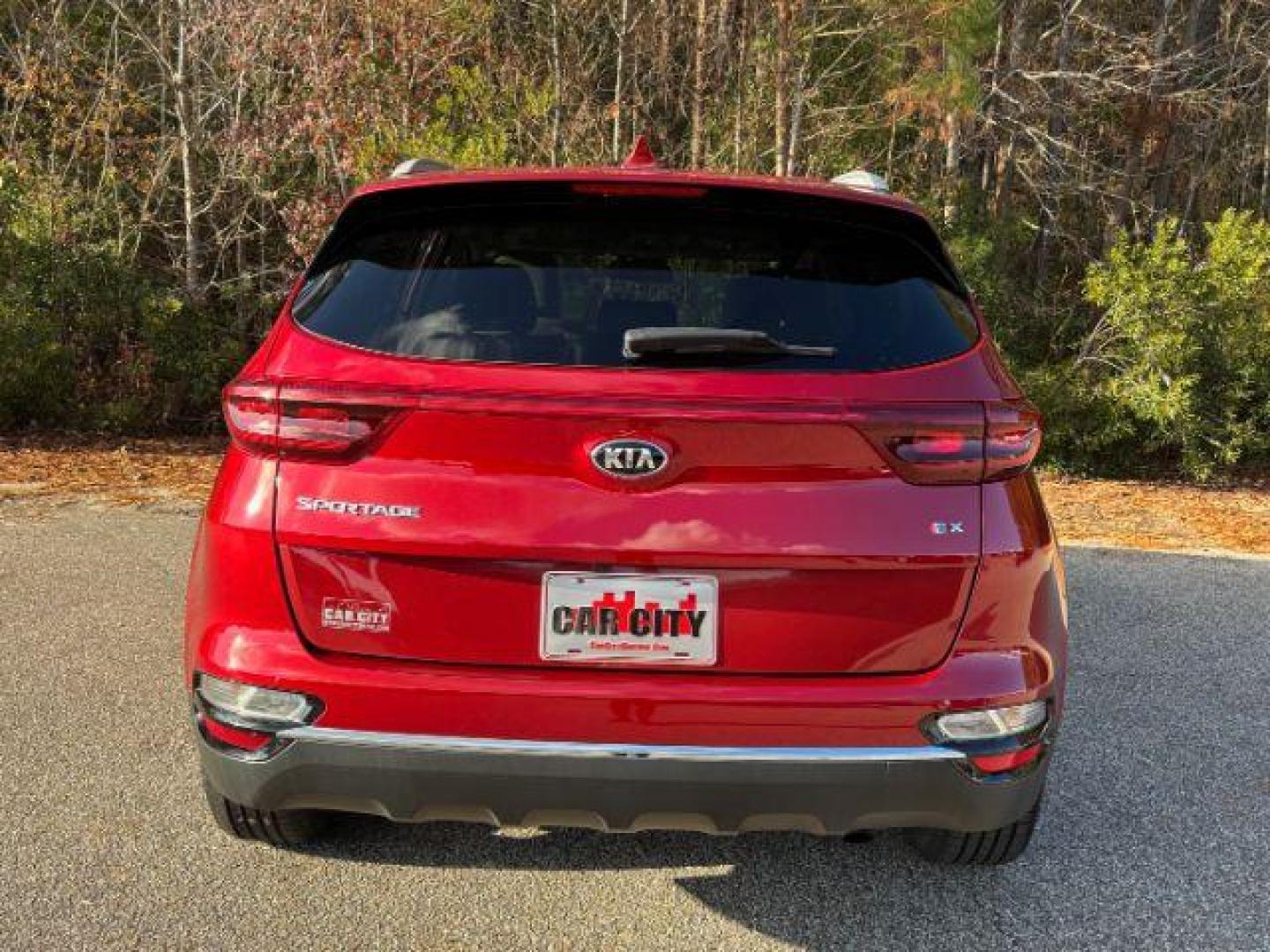 2021 /Gray, leather Kia Sportage EX FWD (KNDPN3AC8M7) with an 2.4L V6 DOHC 24V engine, 6-Speed Automatic transmission, located at 2761 East Hwy 501, Conway, SC, 29526, (843) 331-1151, 33.781528, -78.989883 - 2021 Kia Sportage EX FWD - Photo#4