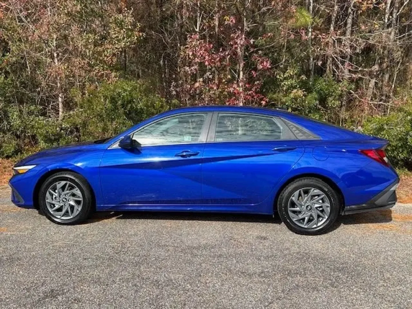 2024 /Medium Gray Hyundai Elantra SEL (KMHLM4DG6RU) with an Nu PE 2L I-4 DOHC engine, located at 2761 East Hwy 501, Conway, SC, 29526, (843) 331-1151, 33.781528, -78.989883 - ### Discover Your Next Adventure with the 2024 Hyundai Elantra SEL at Car City - Conway!<br /> <br /> Are you ready to elevate your daily commute or embark on weekend adventures? The 2024 Hyundai Elantra SEL, now available at Car City - Conway, is the perfect companion for anyone seeking a blend of - Photo#2