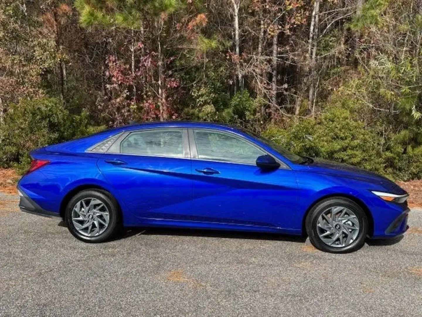 2024 /Medium Gray Hyundai Elantra SEL (KMHLM4DG6RU) with an Nu PE 2L I-4 DOHC engine, located at 2761 East Hwy 501, Conway, SC, 29526, (843) 331-1151, 33.781528, -78.989883 - ### Discover Your Next Adventure with the 2024 Hyundai Elantra SEL at Car City - Conway!<br /> <br /> Are you ready to elevate your daily commute or embark on weekend adventures? The 2024 Hyundai Elantra SEL, now available at Car City - Conway, is the perfect companion for anyone seeking a blend of - Photo#3