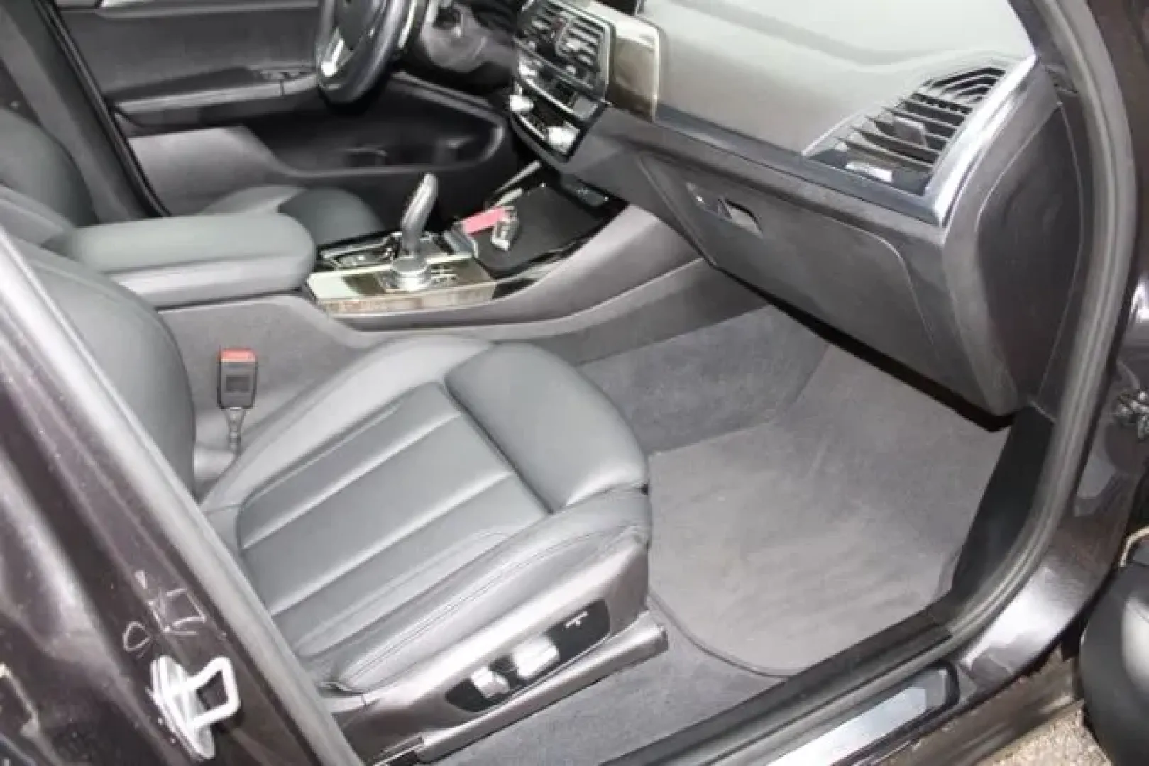 2020 BMW X3 sDrive30i (5UXTY3C01L9) with an 2L I-4 gasoline direct injection engine, located at 3598 James B White Hwy South, Whiteville, NC, 28472, (910) 642-3196, 34.294846, -78.732613 - 2020 BMW X3 sDrive30i - Photo#8