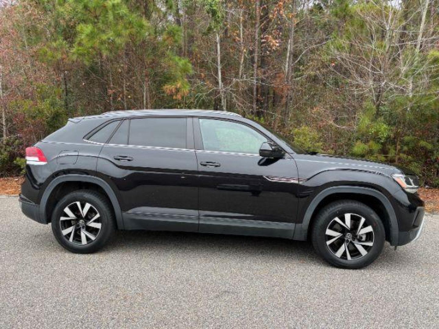 2020 /BLACK LEATHER Volkswagen Atlas Cross Sport SE 4MOTION (1V24C2CA6LC) with an 2.0L L4 DOHC 16V engine, 8-Speed Automatic transmission, located at 2761 East Hwy 501, Conway, SC, 29526, (843) 331-1151, 33.781528, -78.989883 - 2020 Volkswagen Atlas Cross Sport SE 4MOTION - Photo#1