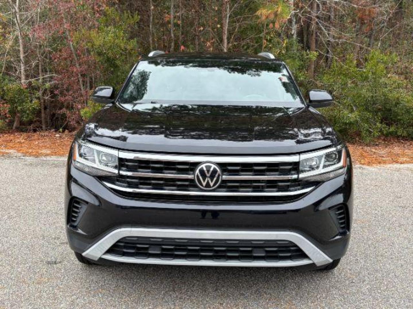 2020 /BLACK LEATHER Volkswagen Atlas Cross Sport SE 4MOTION (1V24C2CA6LC) with an 2.0L L4 DOHC 16V engine, 8-Speed Automatic transmission, located at 2761 East Hwy 501, Conway, SC, 29526, (843) 331-1151, 33.781528, -78.989883 - 2020 Volkswagen Atlas Cross Sport SE 4MOTION - Photo#2