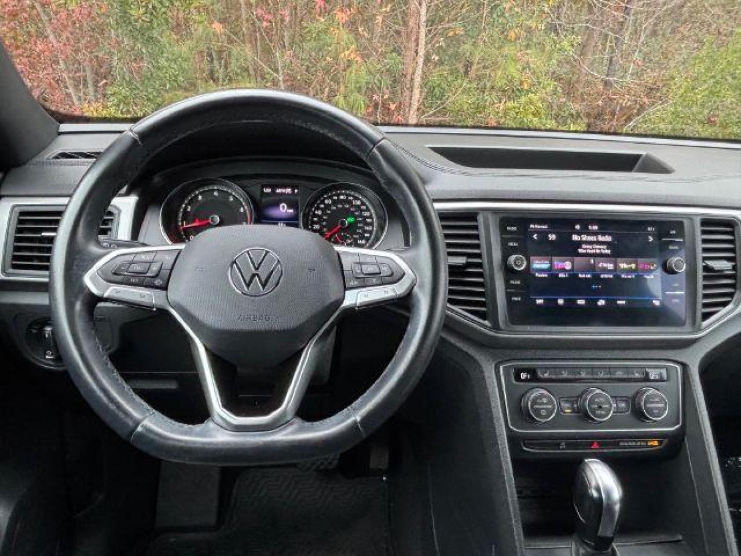2020 /BLACK LEATHER Volkswagen Atlas Cross Sport SE 4MOTION (1V24C2CA6LC) with an 2.0L L4 DOHC 16V engine, 8-Speed Automatic transmission, located at 2761 East Hwy 501, Conway, SC, 29526, (843) 331-1151, 33.781528, -78.989883 - 2020 Volkswagen Atlas Cross Sport SE 4MOTION - Photo#5