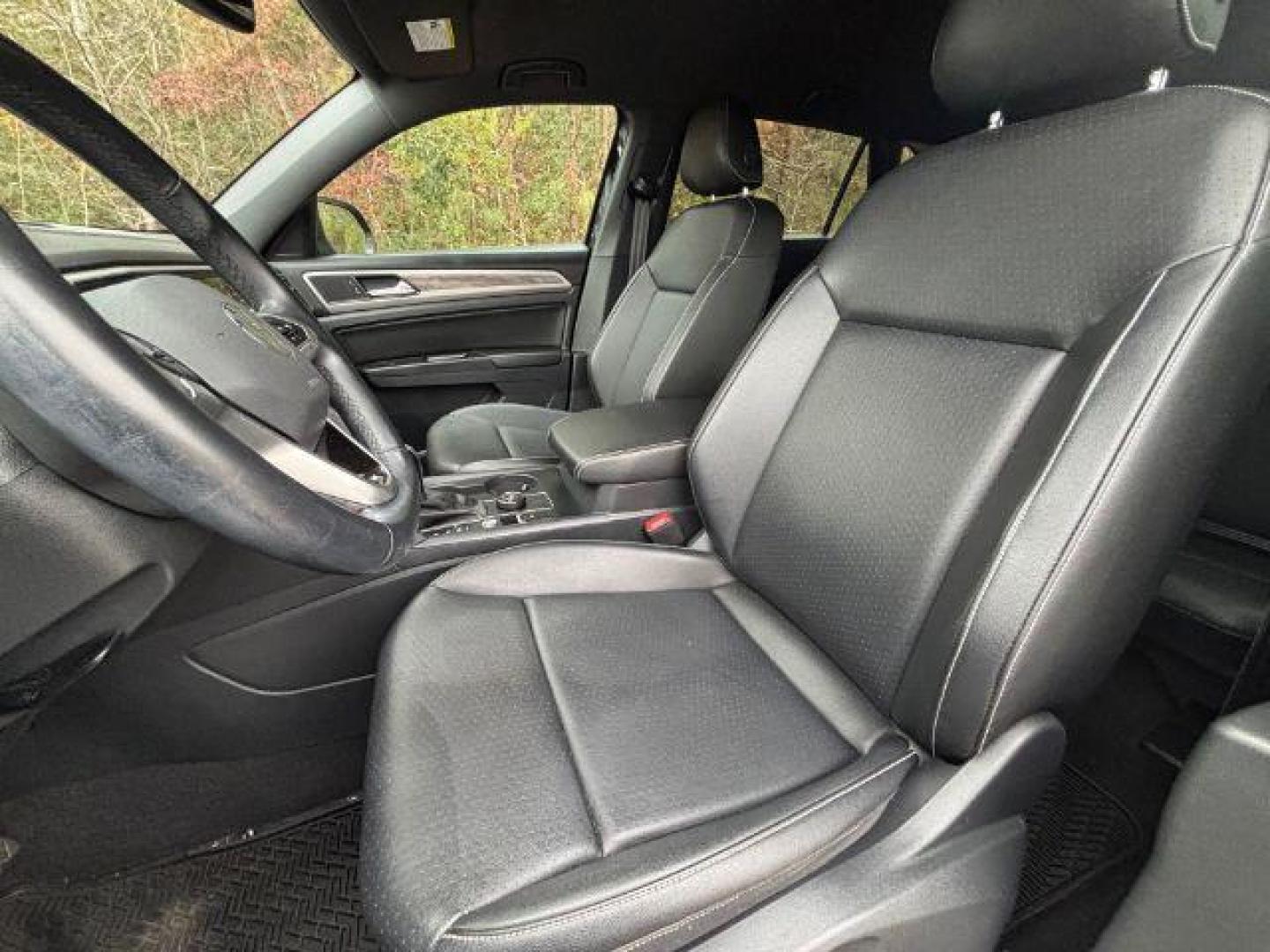 2020 /BLACK LEATHER Volkswagen Atlas Cross Sport SE 4MOTION (1V24C2CA6LC) with an 2.0L L4 DOHC 16V engine, 8-Speed Automatic transmission, located at 2761 East Hwy 501, Conway, SC, 29526, (843) 331-1151, 33.781528, -78.989883 - 2020 Volkswagen Atlas Cross Sport SE 4MOTION - Photo#6