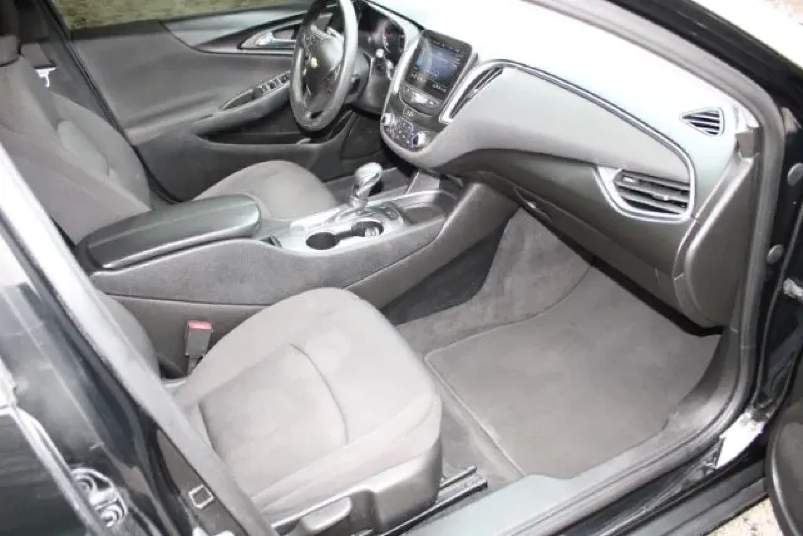 2021 /CHARCOAL CLOTH Chevrolet Malibu LT (1G1ZD5ST4MF) with an 1.5L L4 DOHC 16V engine, 6-Speed Automatic transmission, located at 2761 East Hwy 501, Conway, SC, 29526, (843) 331-1151, 33.781528, -78.989883 - **Drive into Adventure: Your Ideal Family Sedan Awaits!**<br /> <br /> Are you in search of a reliable vehicle that effortlessly blends comfort, safety, and efficiency for your daily commutes or family outings? Look no further than this stunning **2021 Chevrolet Malibu LT**, available now at **Car C - Photo#10