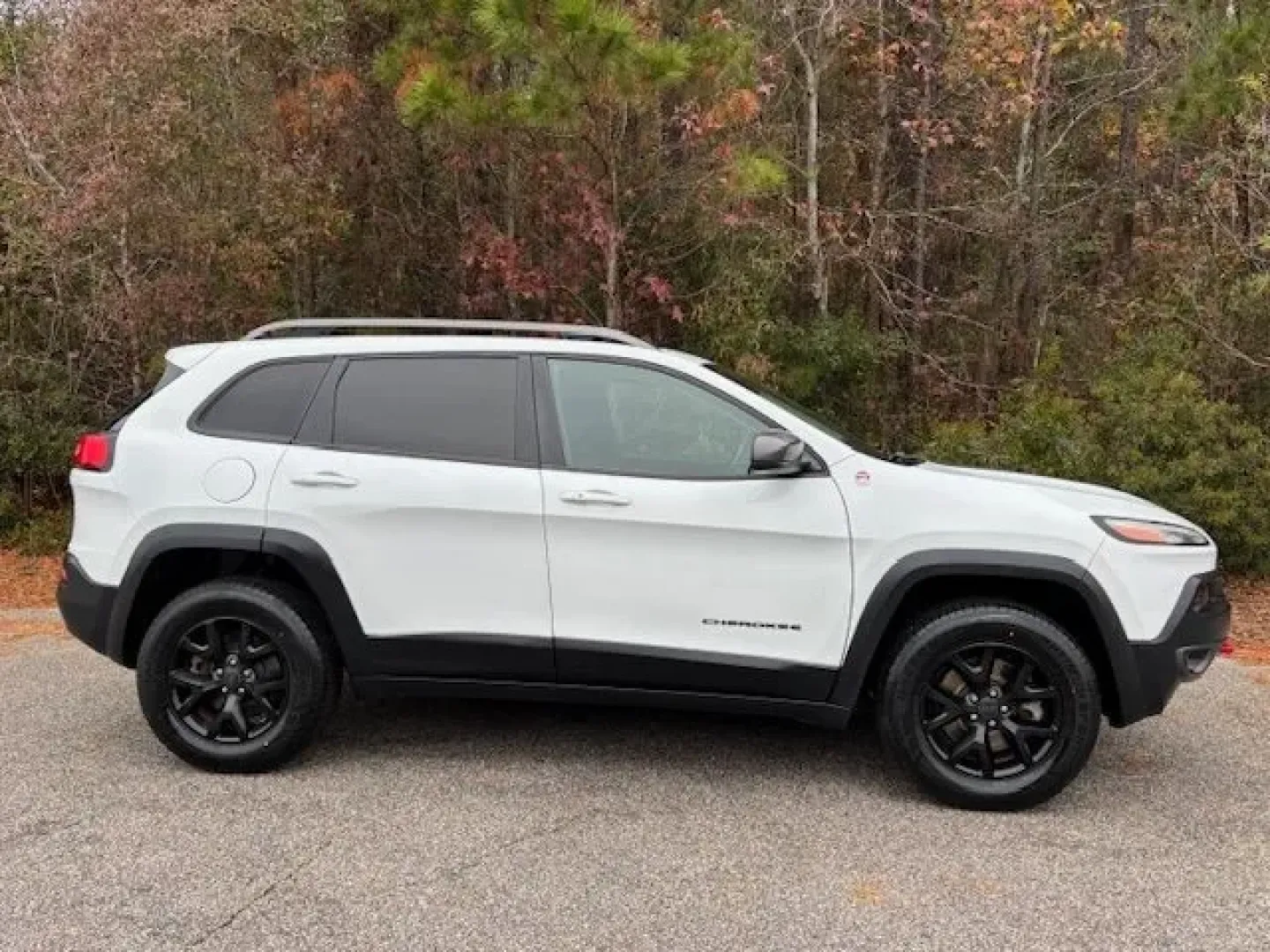 2017 /Black Jeep Cherokee Trailhawk L Plus 4x4 (1C4PJMBSXHW) with an Other engine, located at 2761 East Hwy 501, Conway, SC, 29526, (843) 331-1151, 33.781528, -78.989883 - Explore the open roads and make unforgettable memories with the 2017 Jeep Cherokee Trailhawk L Plus 4x4, a versatile crossover that's perfect for adventurers, families, or anyone looking to elevate their daily commute. Whether you're navigating through the bustling streets of Conway or heading out f - Photo#3