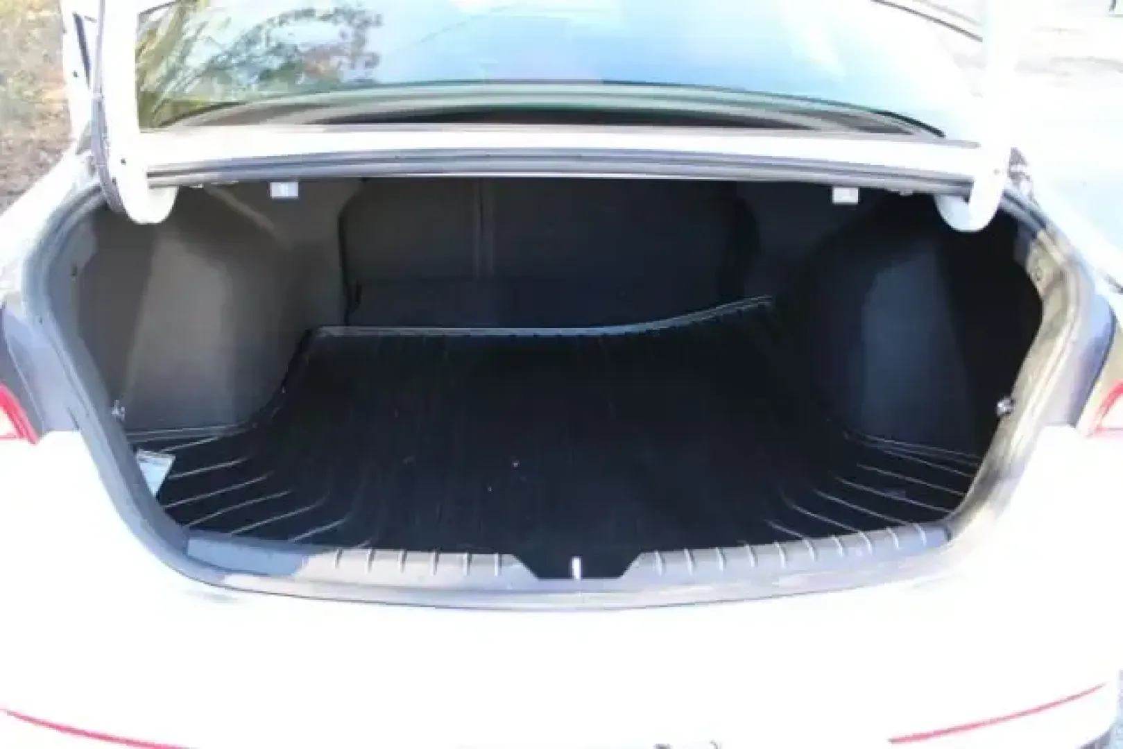 2022 Kia K5 GT-Line (5XXG64J23NG) with an Gamma-II 1.6L I-4 gasoline direct injection engine, 8A transmission, located at 9146 Ocean Hwy West, Calabash, NC, 28467, (910) 579-1110, 33.928635, -78.576157 - Are you in the market for a vehicle that perfectly balances style, comfort, and efficiency? Look no further than this stunning 2022 Kia K5 GT-Line available at Car City - Whitesville, located at 3598 James B White Hwy South, Whiteville, NC 28472. This pre-owned sedan is designed for modern lifestyle - Photo#5