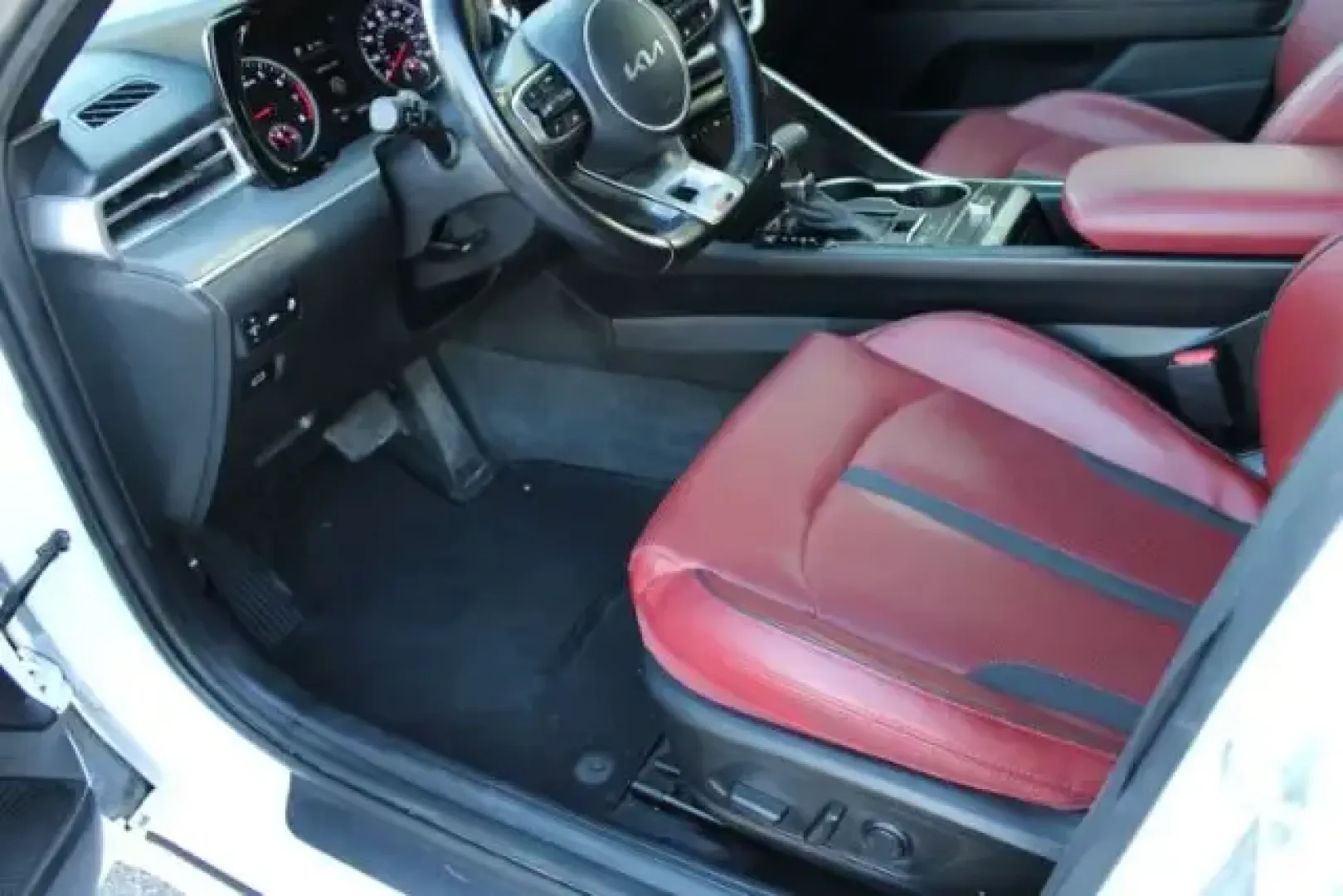 2022 Kia K5 GT-Line (5XXG64J23NG) with an Gamma-II 1.6L I-4 gasoline direct injection engine, 8A transmission, located at 9146 Ocean Hwy West, Calabash, NC, 28467, (910) 579-1110, 33.928635, -78.576157 - Are you in the market for a vehicle that perfectly balances style, comfort, and efficiency? Look no further than this stunning 2022 Kia K5 GT-Line available at Car City - Whitesville, located at 3598 James B White Hwy South, Whiteville, NC 28472. This pre-owned sedan is designed for modern lifestyle - Photo#9