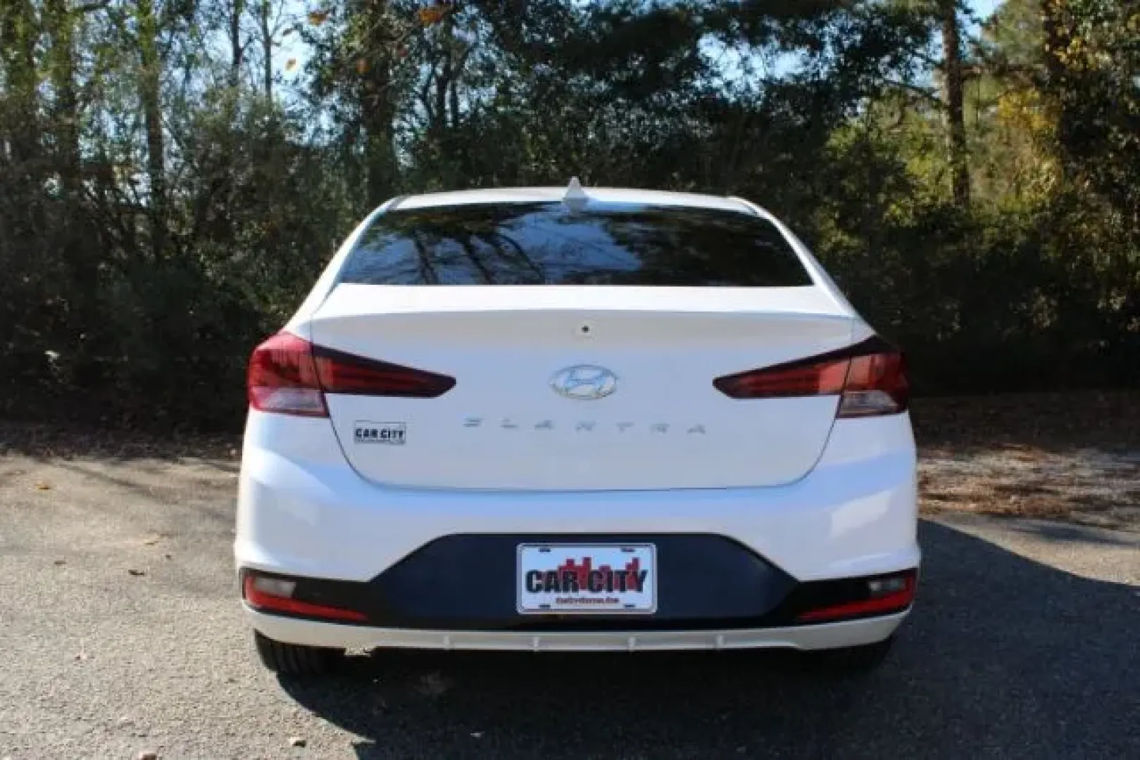 2020 /CHARCOAL CLOTH Hyundai Elantra SEL (5NPD84LF4LH) with an 1.8L L4 DOHC 16V engine, 6-Speed Automatic transmission, located at 2761 East Hwy 501, Conway, SC, 29526, (843) 331-1151, 33.781528, -78.989883 - **Discover the Perfect Commuter Companion with This 2020 Hyundai Elantra SEL at Car City - Conway!**<br /> <br /> Are you in the market for an affordable used car that delivers comfort, efficiency, and style? Look no further than this stunning 2020 Hyundai Elantra SEL, a sedan that blends functional - Photo#2
