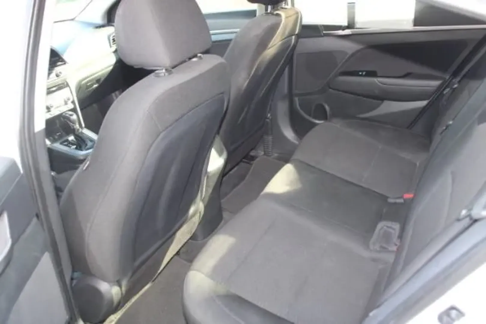 2020 /CHARCOAL CLOTH Hyundai Elantra SEL (5NPD84LF4LH) with an 1.8L L4 DOHC 16V engine, 6-Speed Automatic transmission, located at 2761 East Hwy 501, Conway, SC, 29526, (843) 331-1151, 33.781528, -78.989883 - **Discover the Perfect Commuter Companion with This 2020 Hyundai Elantra SEL at Car City - Conway!**<br /> <br /> Are you in the market for an affordable used car that delivers comfort, efficiency, and style? Look no further than this stunning 2020 Hyundai Elantra SEL, a sedan that blends functional - Photo#9