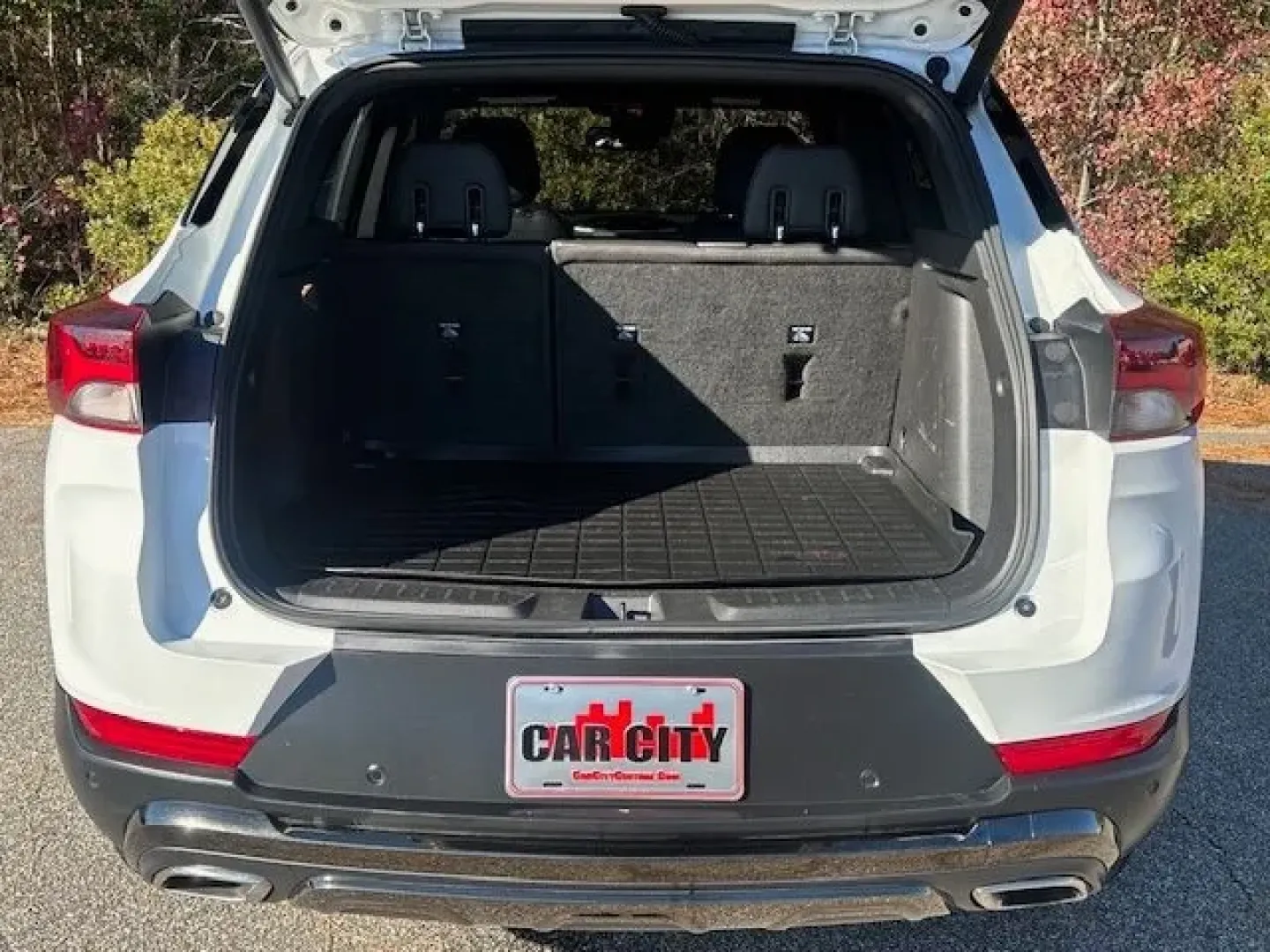 2022 /Jet Black w/Arizona Accents Chevrolet Trailblazer ACTIV (KL79MVSL7NB) with an 1.3L L3 DOHC 12V engine, 9-Speed Automatic transmission, located at 2761 East Hwy 501, Conway, SC, 29526, (843) 331-1151, 33.781528, -78.989883 - **Elevate Your Adventures with the 2022 Chevrolet Trailblazer ACTIV!** <br /> <br /> Are you ready to explore the open road or tackle the daily commute with style and confidence? The 2022 Chevrolet Trailblazer ACTIV is your perfect companion for weekend getaways and family outings, making every jour - Photo#14