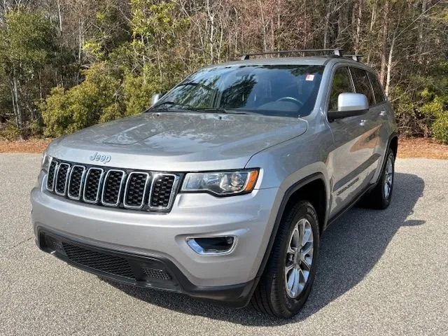 photo of 2017 Jeep Grand Cherokee Laredo 4WD