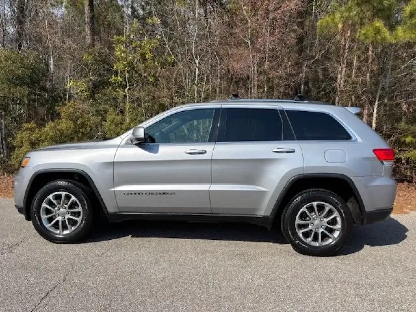 2017 /Black, cloth Jeep Grand Cherokee Laredo 4WD (1C4RJFAG7HC) with an 3.6L V6 DOHC 24V engine, 8-Speed Automatic transmission, located at 2761 East Hwy 501, Conway, SC, 29526, (843) 331-1151, 33.781528, -78.989883 - Need an SUV that can handle school drop-offs in the morning, a long commute down Hwy 501, and a last-minute beach run to Myrtle Beach on the weekend? This 2017 Jeep Grand Cherokee Laredo 4WD is built for real-life Carolina schedules-comfortable, confident in changing weather, and ready for road trip - Photo#2