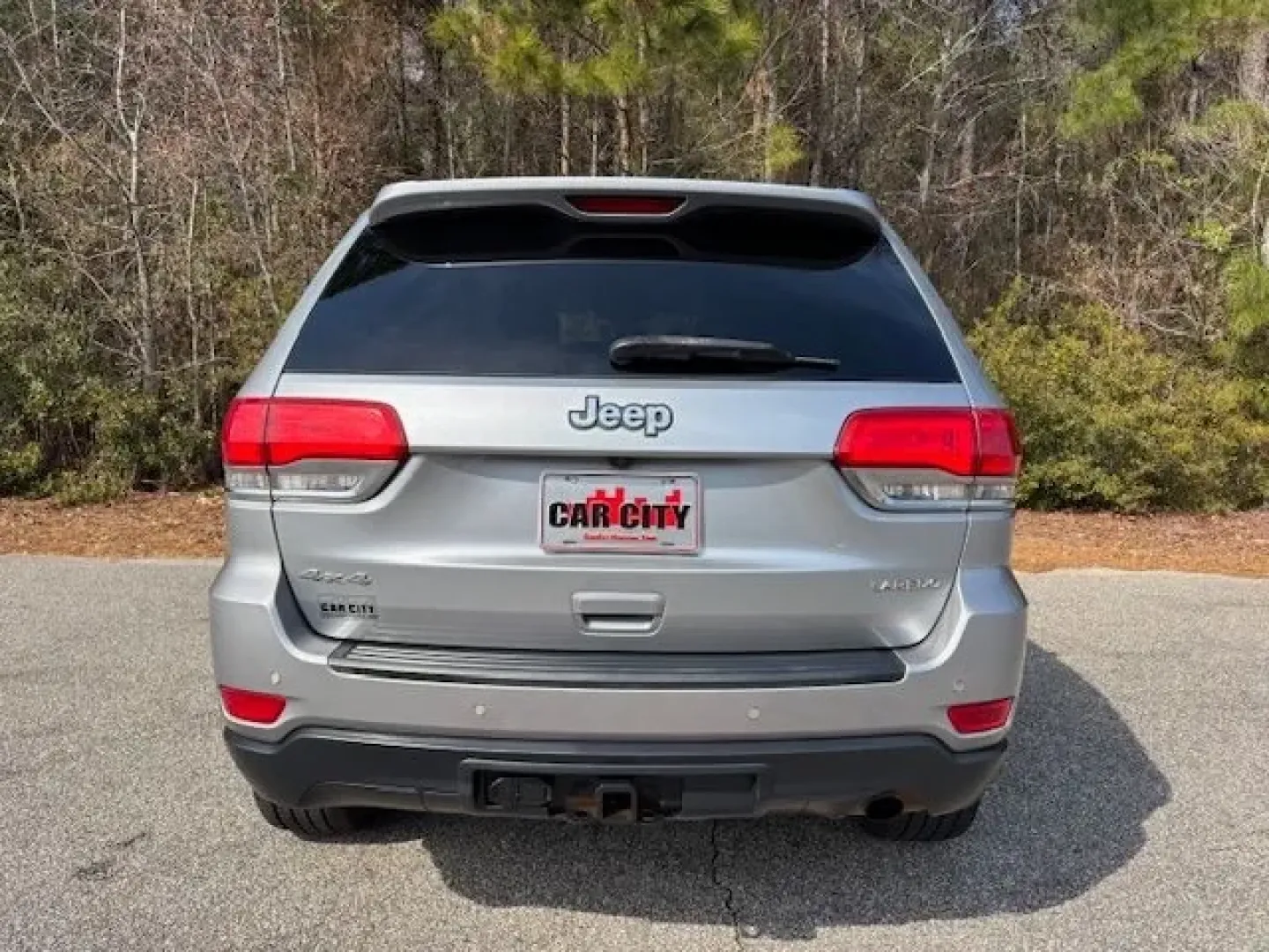 2017 /Black, cloth Jeep Grand Cherokee Laredo 4WD (1C4RJFAG7HC) with an 3.6L V6 DOHC 24V engine, 8-Speed Automatic transmission, located at 2761 East Hwy 501, Conway, SC, 29526, (843) 331-1151, 33.781528, -78.989883 - Need an SUV that can handle school drop-offs in the morning, a long commute down Hwy 501, and a last-minute beach run to Myrtle Beach on the weekend? This 2017 Jeep Grand Cherokee Laredo 4WD is built for real-life Carolina schedules-comfortable, confident in changing weather, and ready for road trip - Photo#5