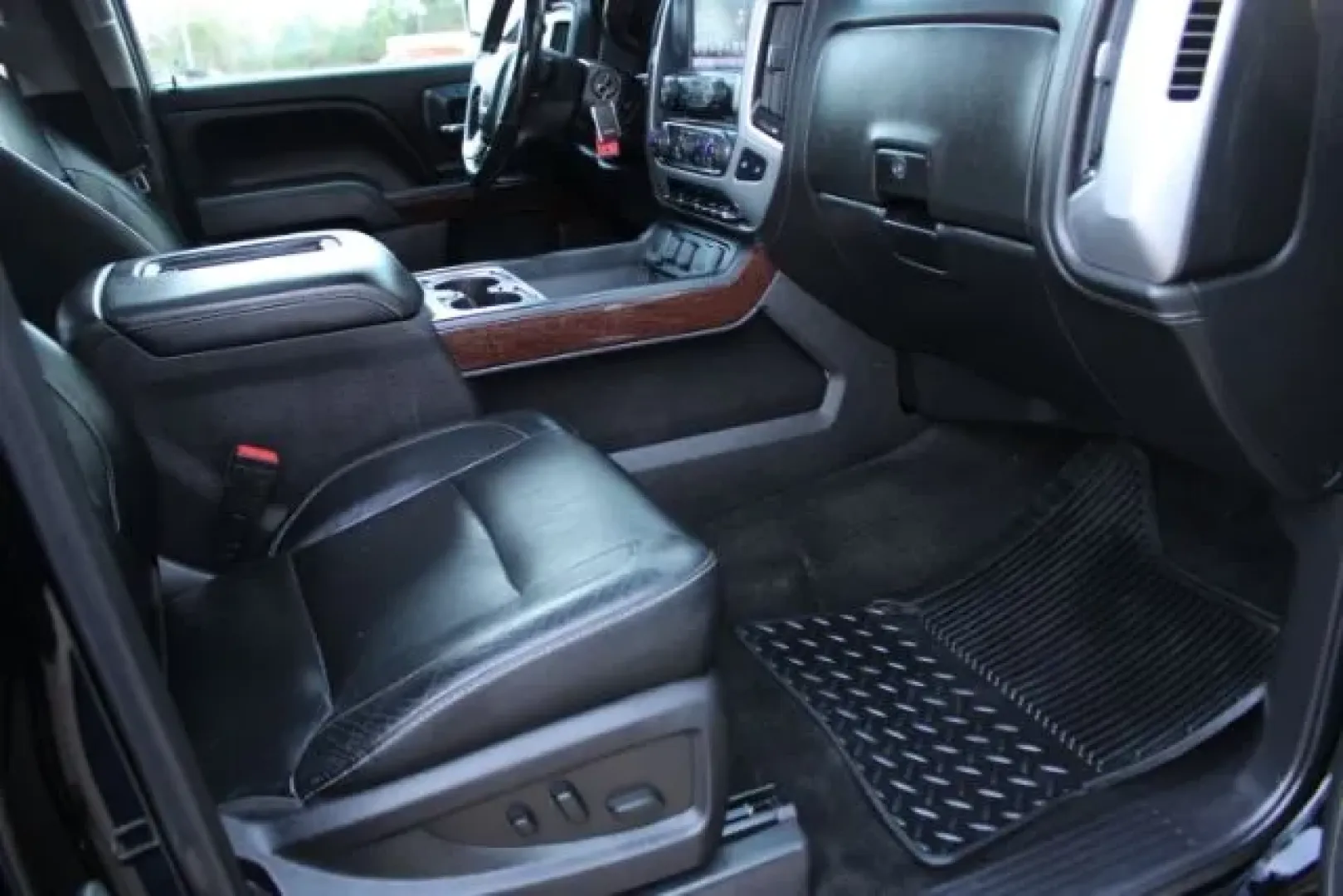 2016 GMC Sierra 1500 SLT (3GTU2NECXGG) with an EcoTec3 6.2L V-8 gasoline direct injection engine, located at 2761 East Hwy 501, Conway, SC, 29526, (843) 331-1151, 33.781528, -78.989883 - **Unleash Your Adventurous Spirit with the 2016 GMC Sierra 1500 SLT Perfect for Weekend Getaways or Daily Commutes!**<br /> <br /> If you're searching for a vehicle that can seamlessly transition from the rigors of daily life to the thrill of weekend adventures, look no further than the 2016 GMC Si - Photo#8