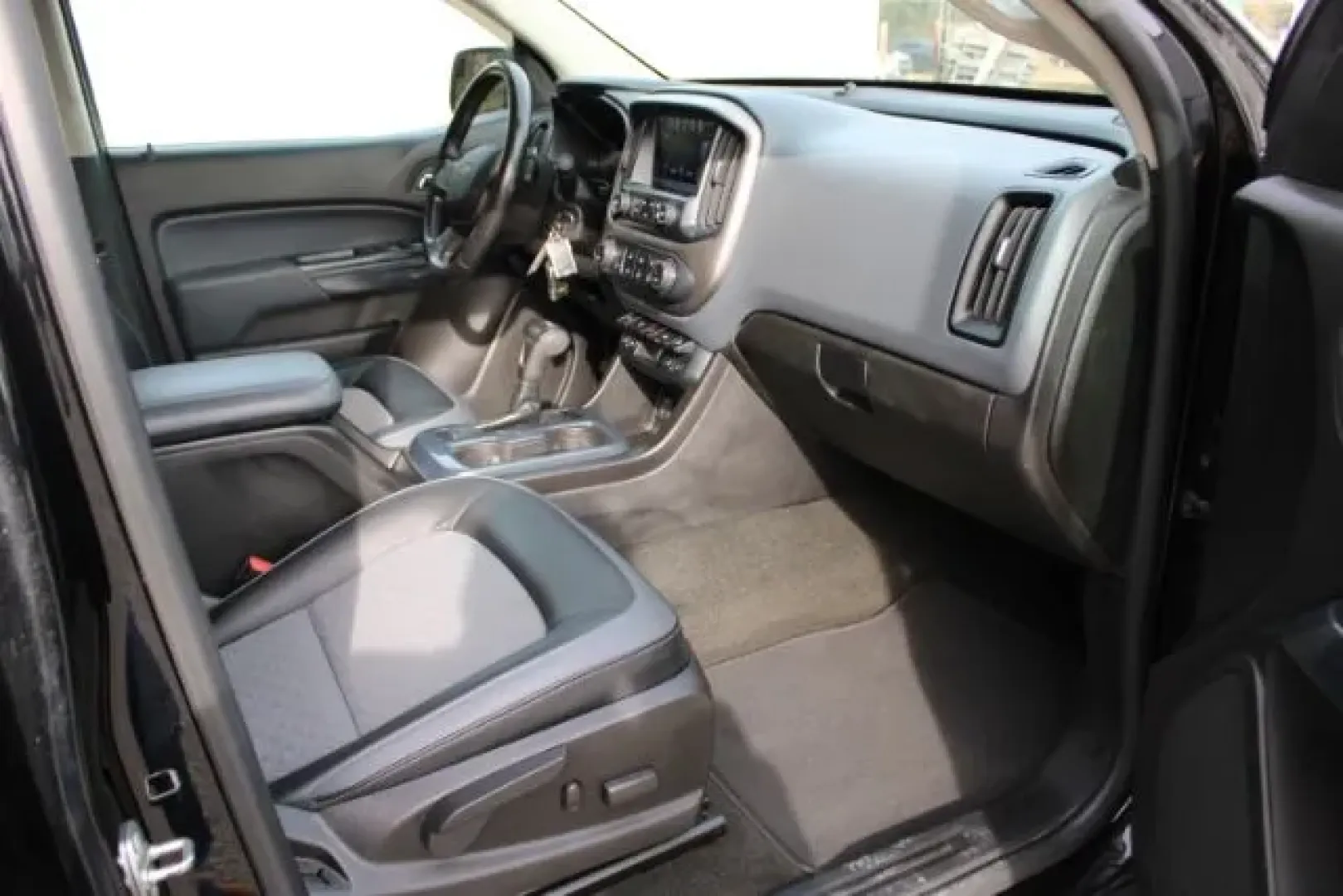 2017 Chevrolet Colorado Z71 (1GCGSDEN7H1) with an Other engine, located at 3598 James B White Hwy South, Whiteville, NC, 28472, (910) 642-3196, 34.294846, -78.732613 - **Embrace Adventure with the 2017 Chevrolet Colorado Z71 at Car City - Whitesville!**<br /> <br /> If you're a weekend warrior or a growing family seeking versatility, the 2017 Chevrolet Colorado Z71 is a perfect match for your active lifestyle! This robust pickup truck is designed to handle everyth - Photo#9