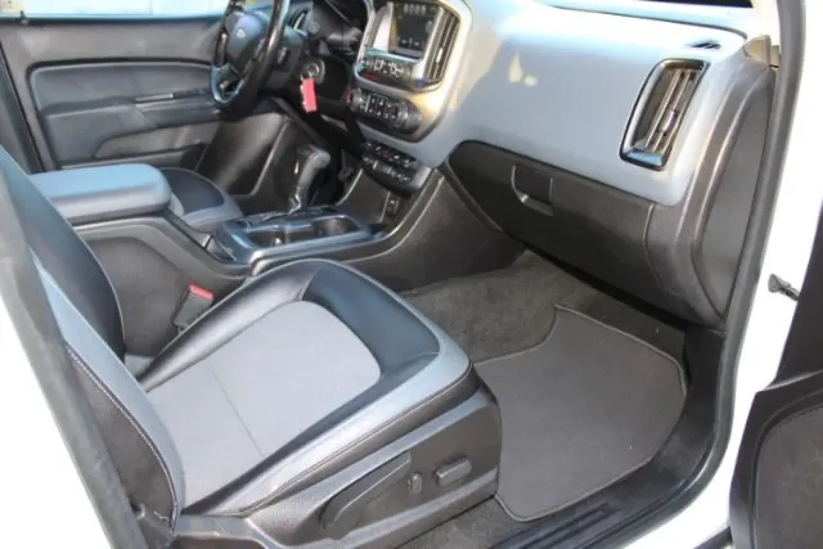 2016 Chevrolet Colorado Z71 (1GCGSDE3XG1) with an Other engine, located at 3598 James B White Hwy South, Whiteville, NC, 28472, (910) 642-3196, 34.294846, -78.732613 - **Discover Your Next Adventure with the 2016 Chevrolet Colorado Z71 at Car City - Whitesville!**<br /> <br /> Are you searching for the perfect vehicle to elevate your weekend adventures or handle daily errands with ease? Look no further than this stunning 2016 Chevrolet Colorado Z71, a powerful yet - Photo#9