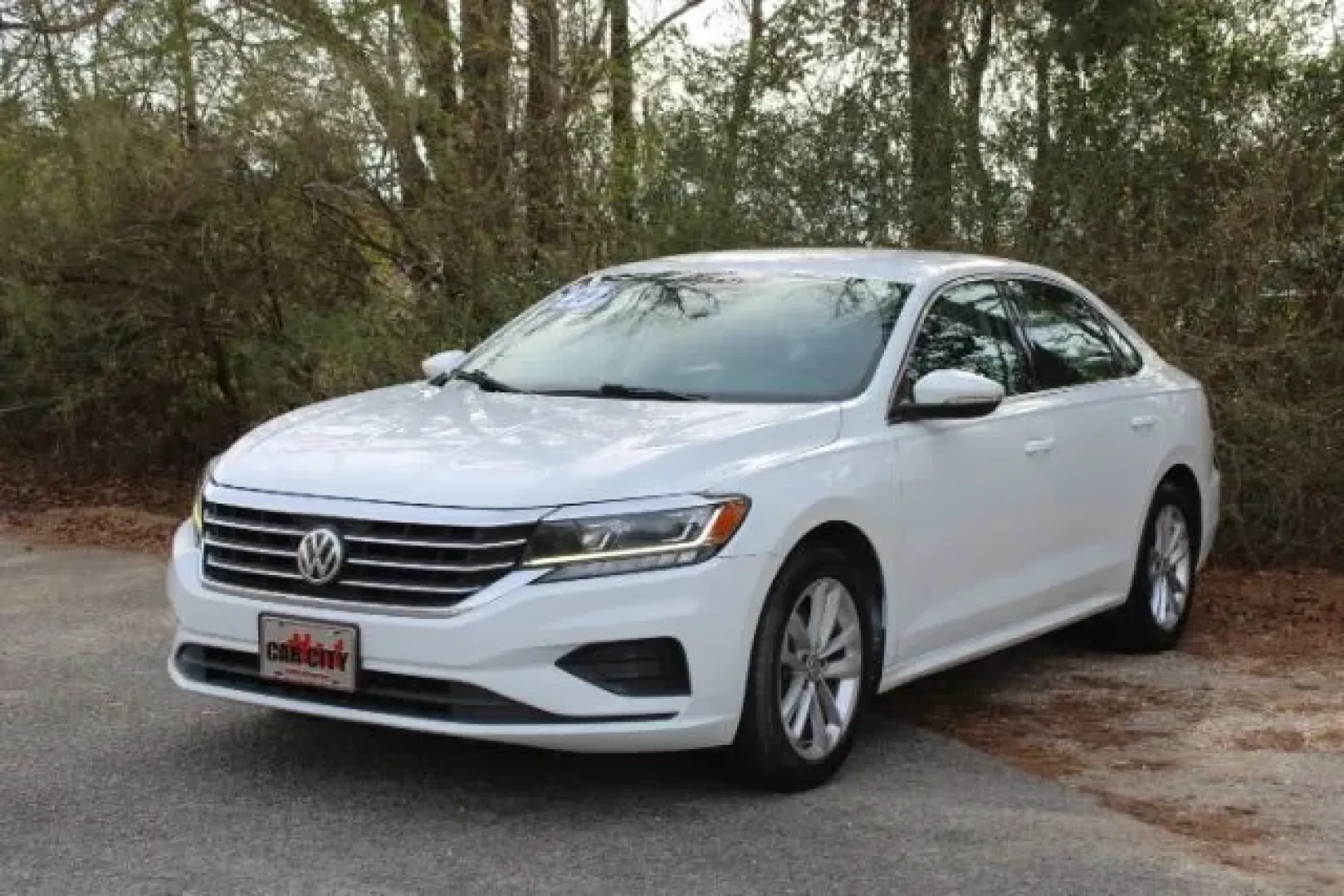 2020 Volkswagen Passat SE (1VWSA7A37LC) with an 2.0L L4 DOHC 16V engine, 6-Speed Automatic transmission, located at 3598 James B White Hwy South, Whiteville, NC, 28472, (910) 642-3196, 34.294846, -78.732613 - Looking for a reliable and stylish vehicle that complements your busy lifestyle? Whether you're commuting to work, carting kids around town, or planning a weekend getaway, the 2020 Volkswagen Passat SE is the perfect choice for you. With its spacious interior, advanced tech features, and impressive - Photo#0