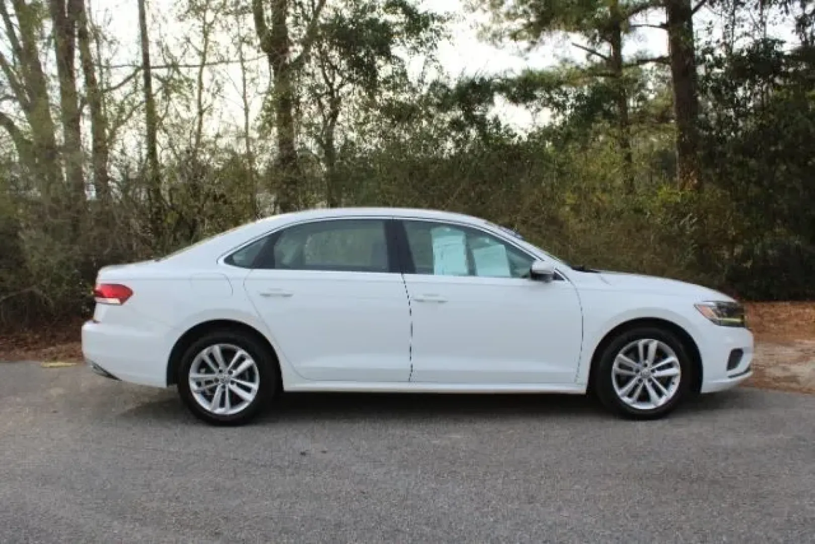 2020 Volkswagen Passat SE (1VWSA7A37LC) with an 2.0L L4 DOHC 16V engine, 6-Speed Automatic transmission, located at 3598 James B White Hwy South, Whiteville, NC, 28472, (910) 642-3196, 34.294846, -78.732613 - Looking for a reliable and stylish vehicle that complements your busy lifestyle? Whether you're commuting to work, carting kids around town, or planning a weekend getaway, the 2020 Volkswagen Passat SE is the perfect choice for you. With its spacious interior, advanced tech features, and impressive - Photo#3
