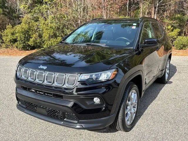 photo of 2022 Jeep Compass Latitude Lux 4x4