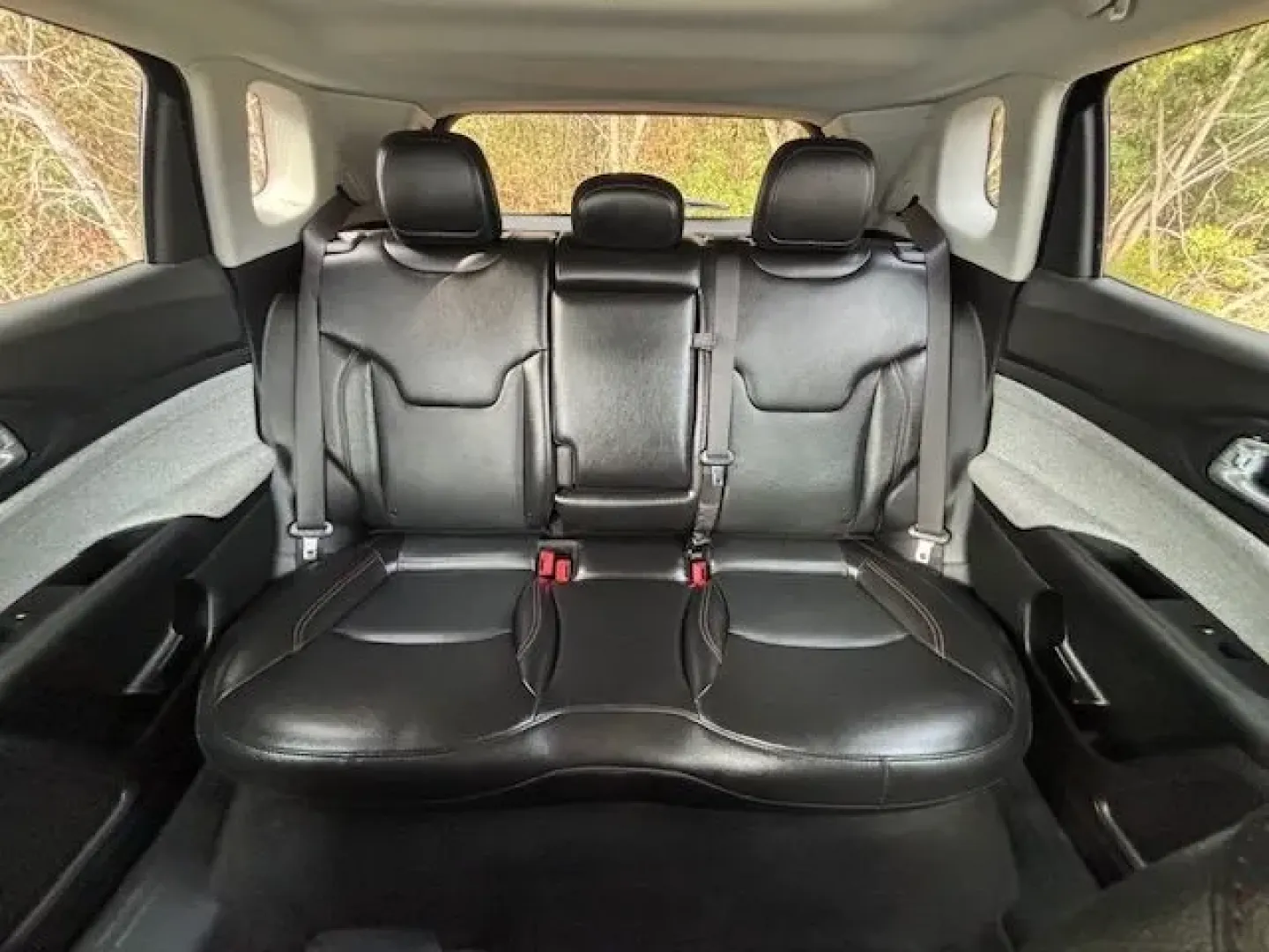 2022 /Black Jeep Compass Latitude Lux 4x4 (3C4NJDFB7NT) with an Other engine, located at 2761 East Hwy 501, Conway, SC, 29526, (843) 331-1151, 33.781528, -78.989883 - **Explore Your Next Adventure with This 2022 Jeep Compass Latitude Lux 4x4 at Car City - Conway!**<br /> <br /> Are you looking for a versatile and reliable SUV to accommodate your busy lifestyle? Whether you're navigating the daily commute, embarking on weekend adventures, or simply seeking comfort - Photo#14